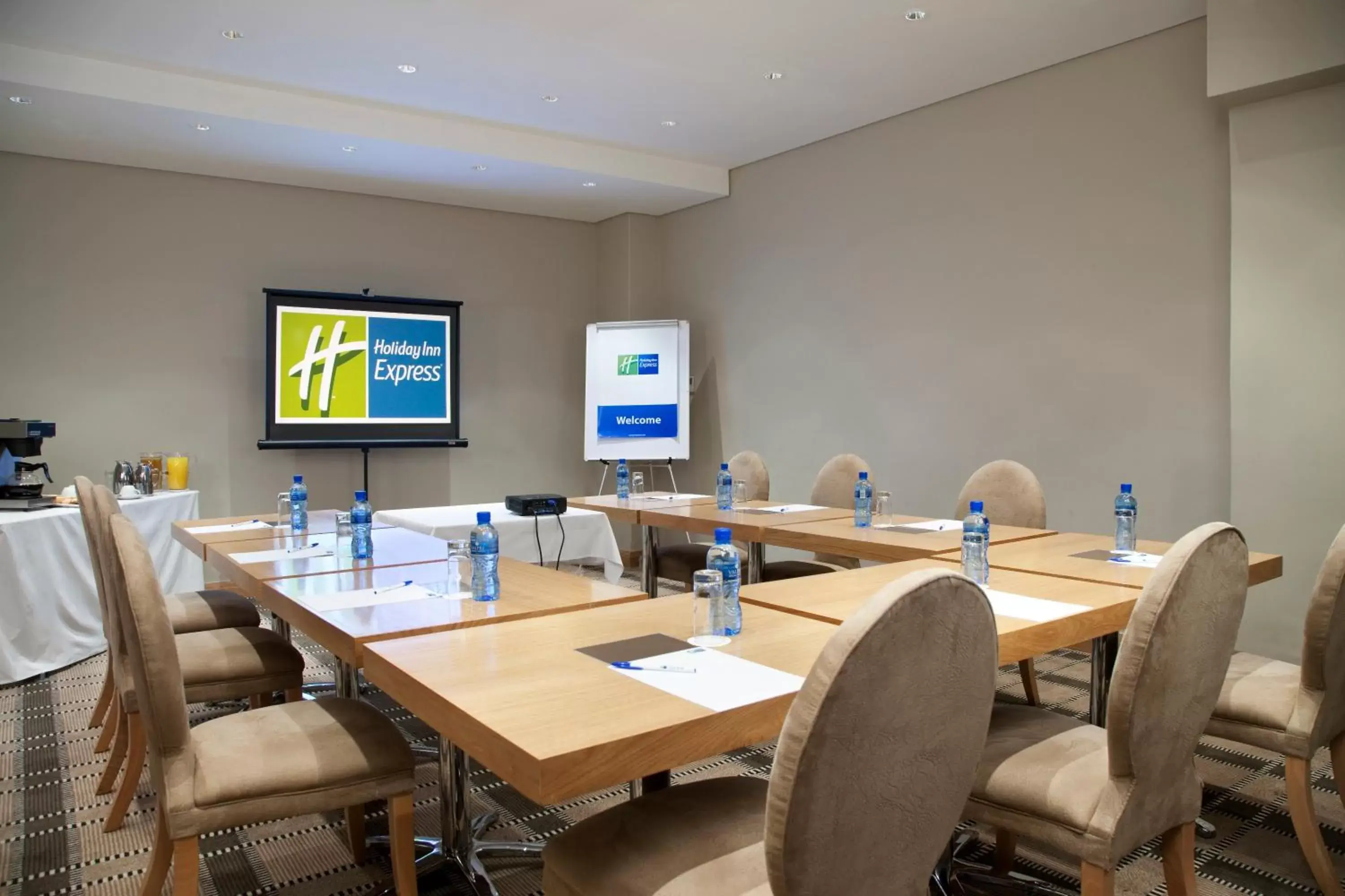 Meeting/conference room in Holiday Inn Express Cape Town City Centre, an IHG Hotel