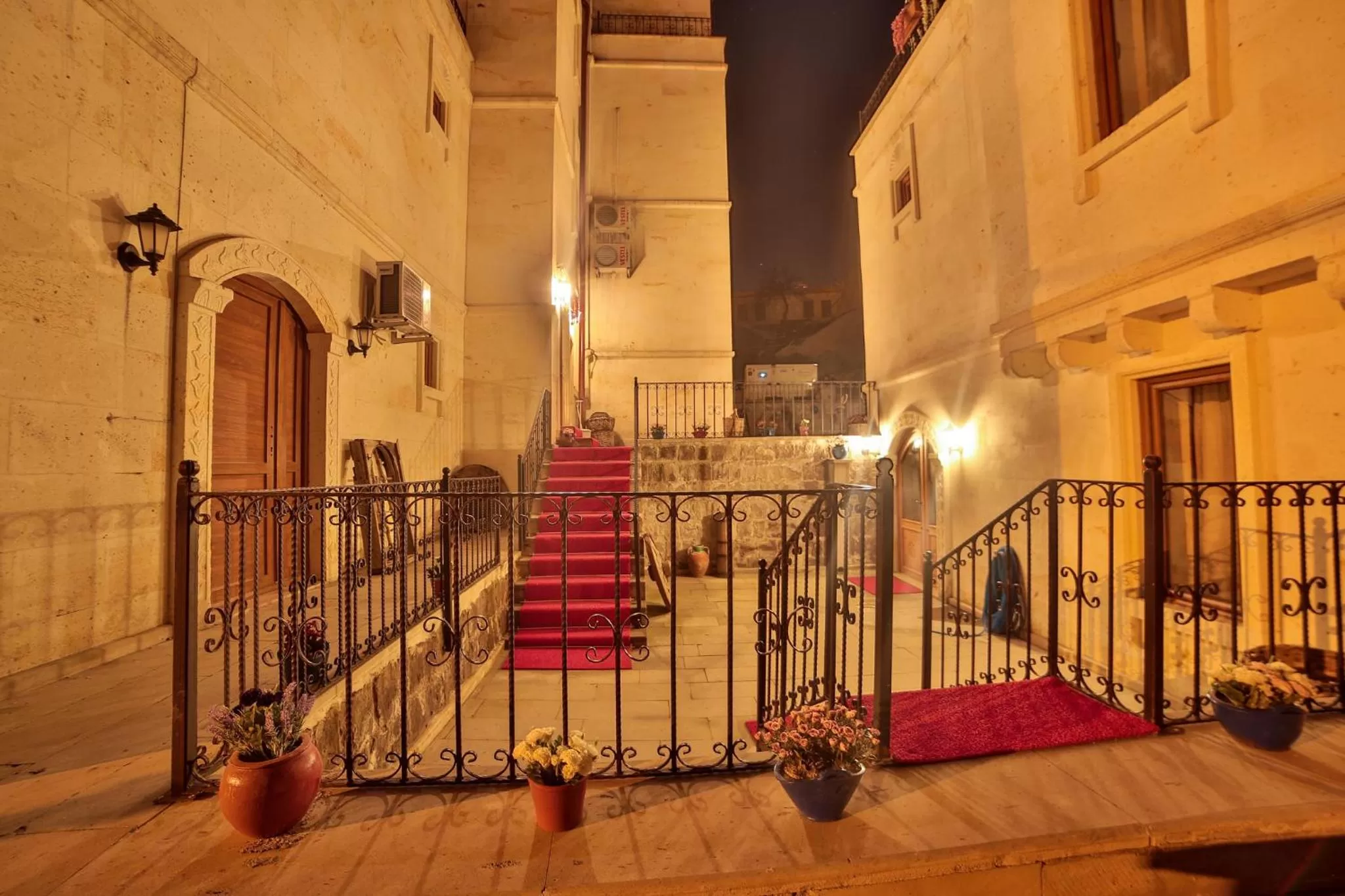 Garden in Milat Cave Hotel