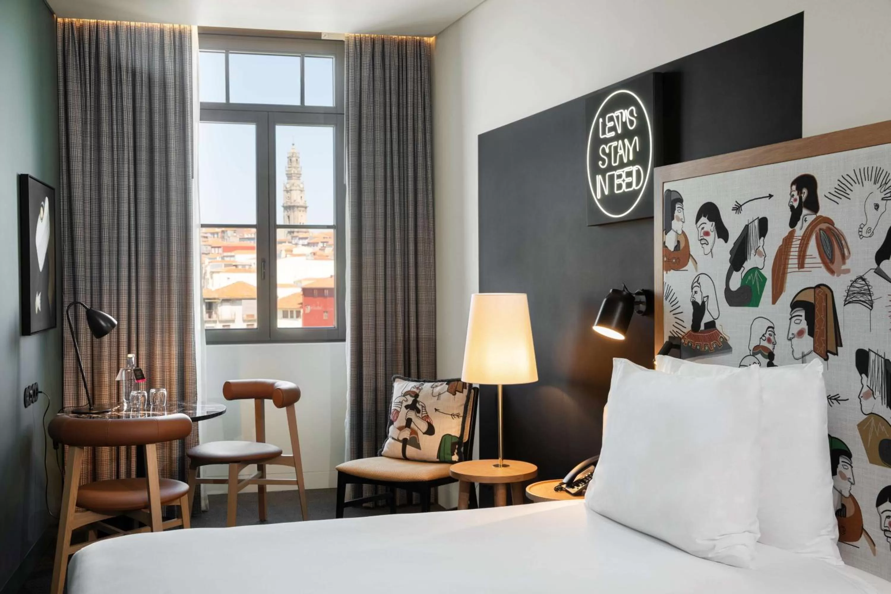Bed in Se Catedral Hotel Porto, Tapestry Collection By Hilton