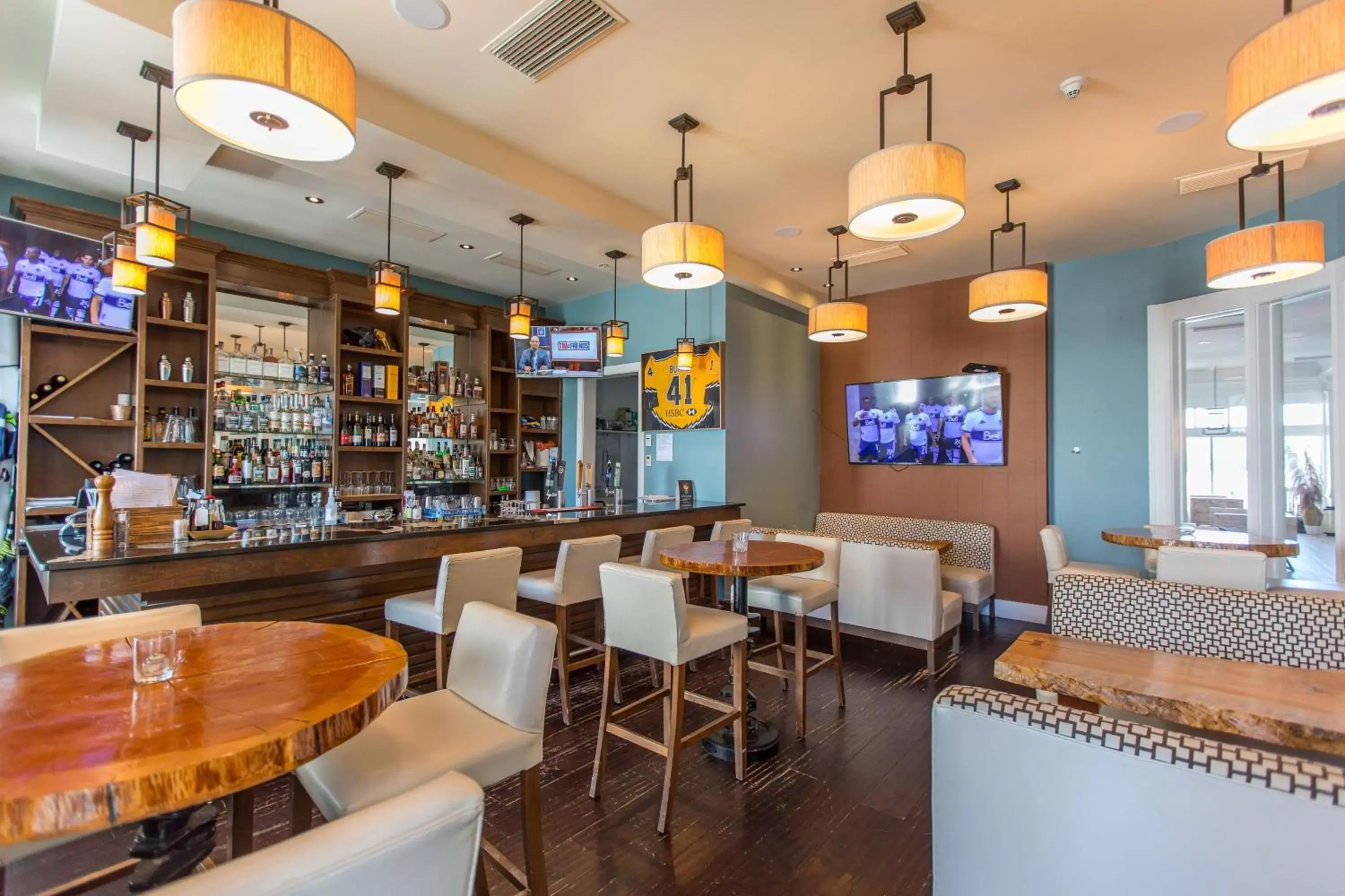 Restaurant/places to eat, Lounge/Bar in Prestige Oceanfront Resort, WorldHotels Luxury