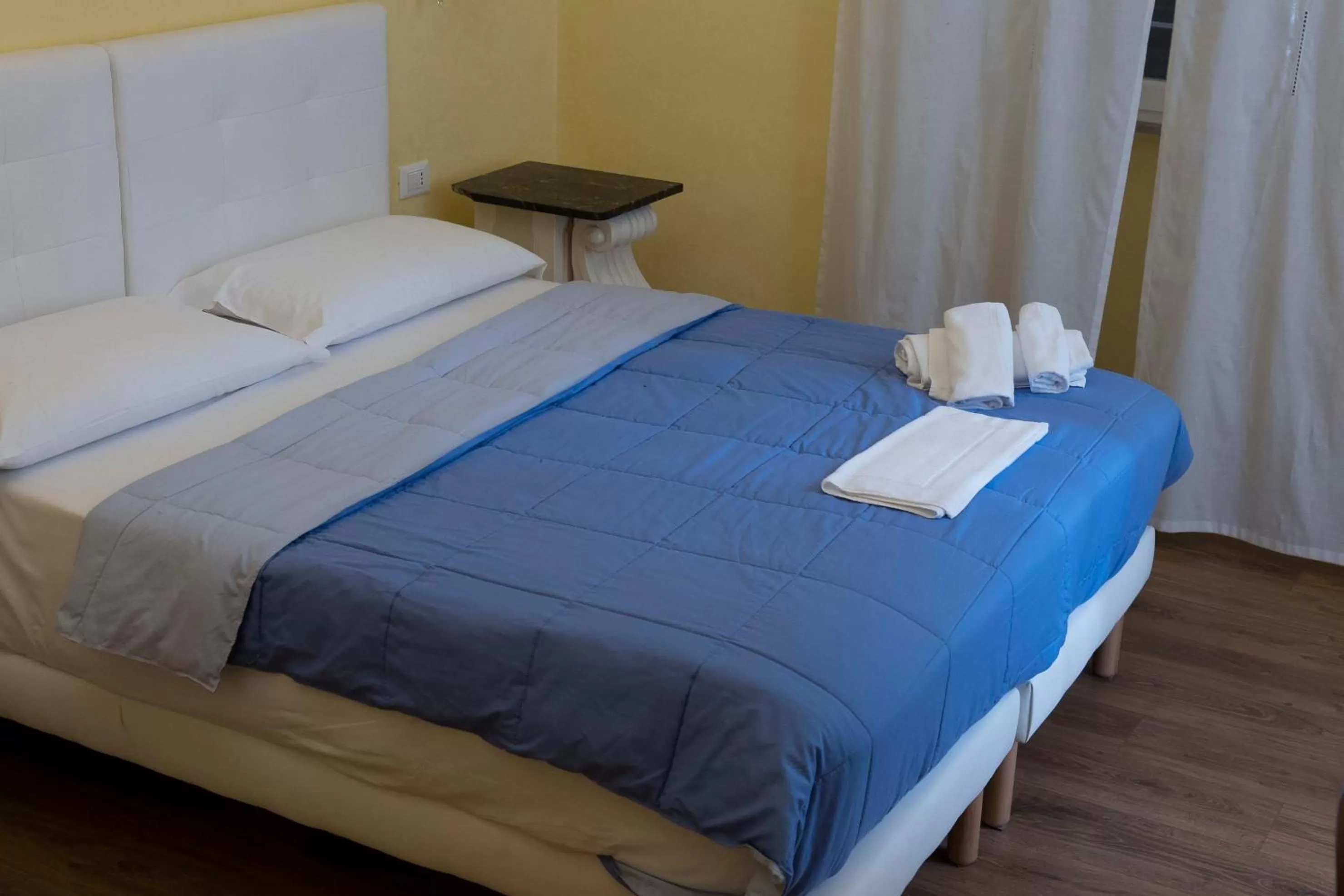 Photo of the whole room, Bed in La Breccia A Porta Pia