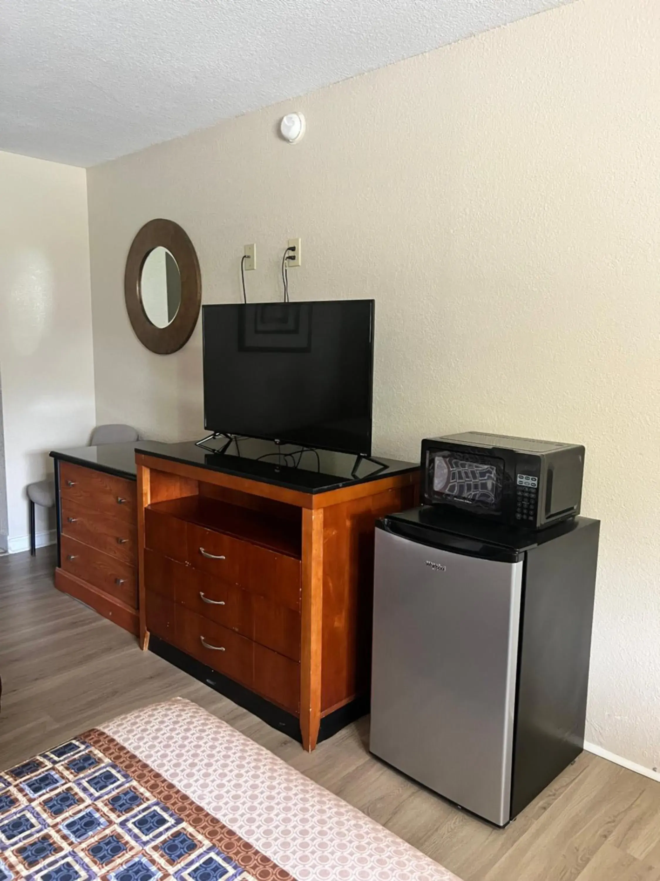 TV/Entertainment Center in Americas Best Value Inn - Edna