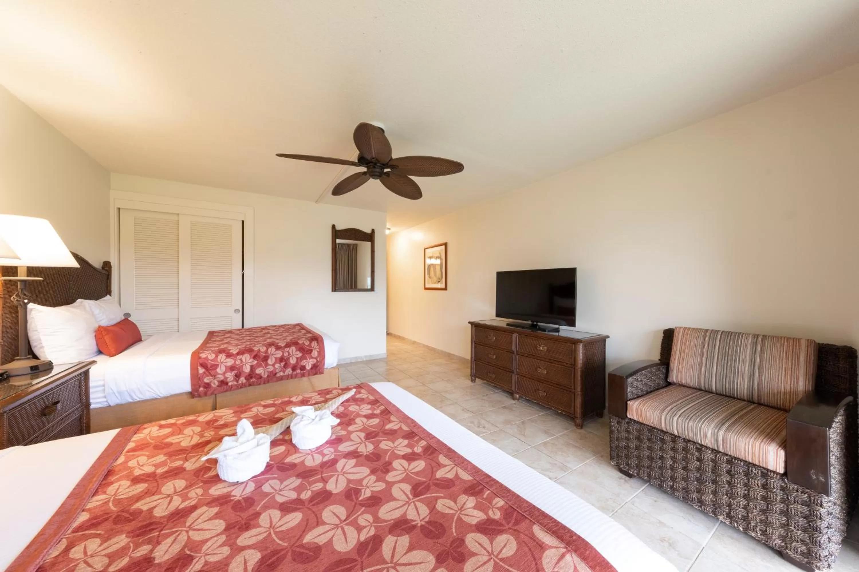 Bedroom, Bed in Hanalei Bay Resort