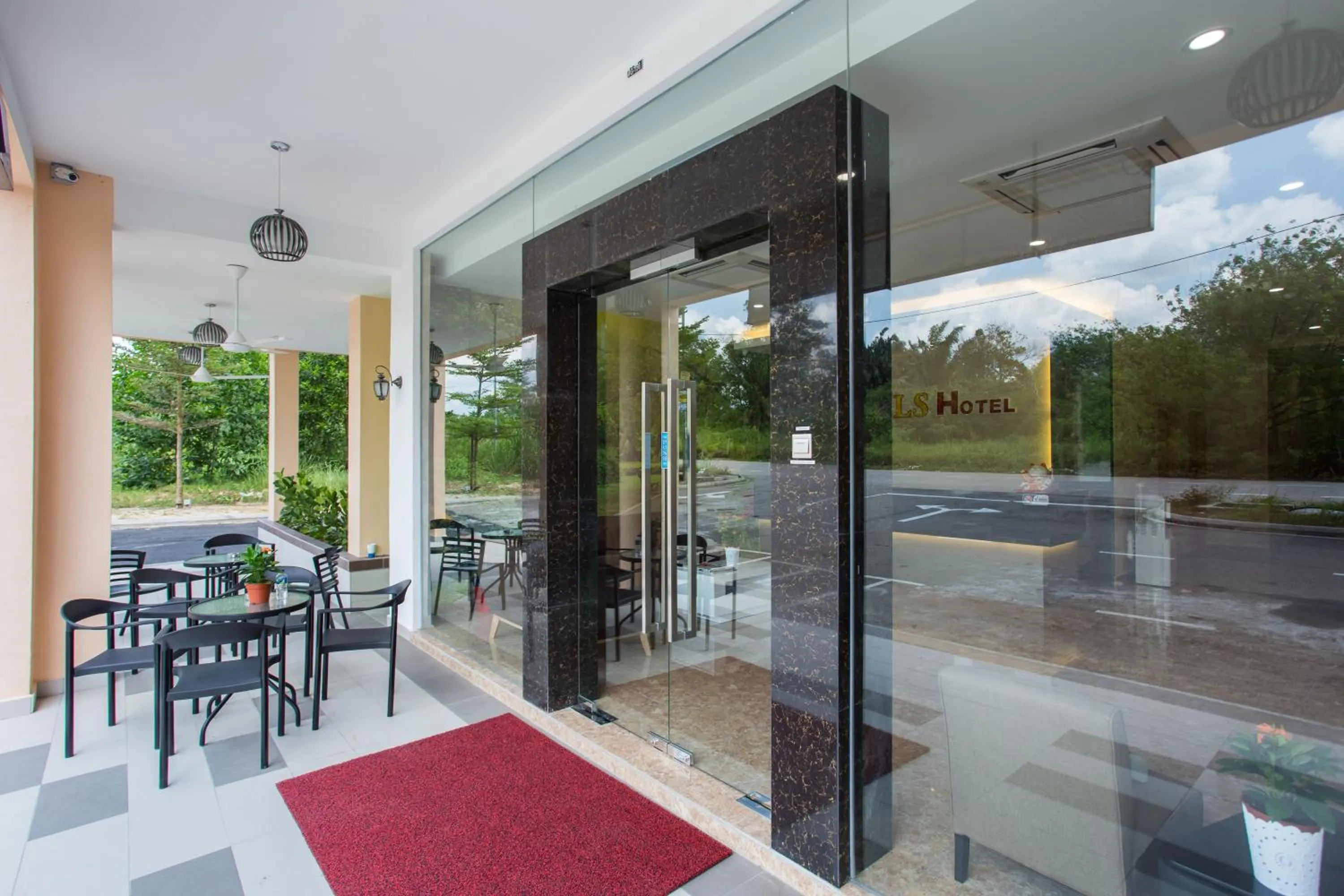 Facade/entrance in LS Hotel