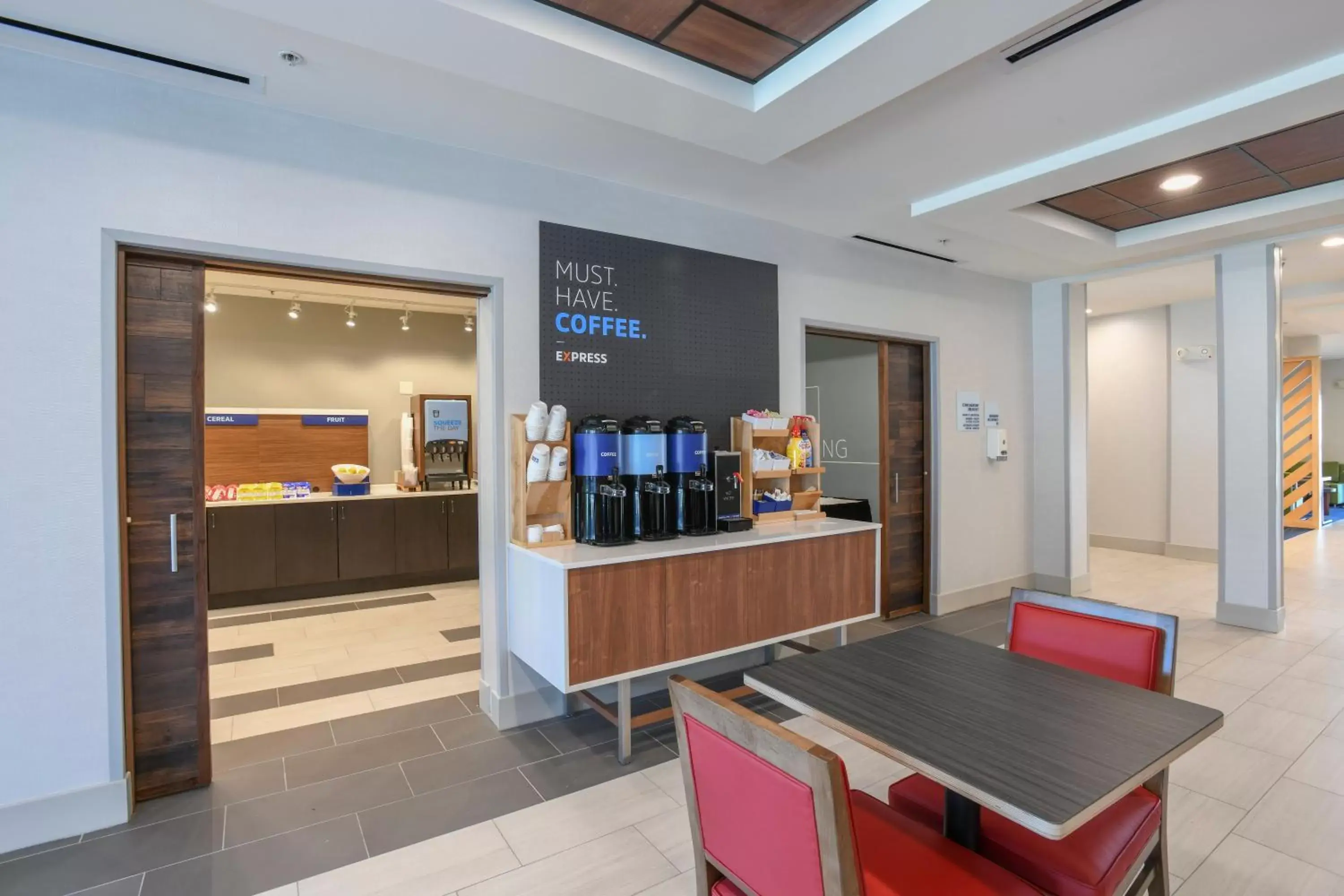 Breakfast in Holiday Inn Express Hotel & Suites Richwood - Cincinnati South, an IHG Hotel