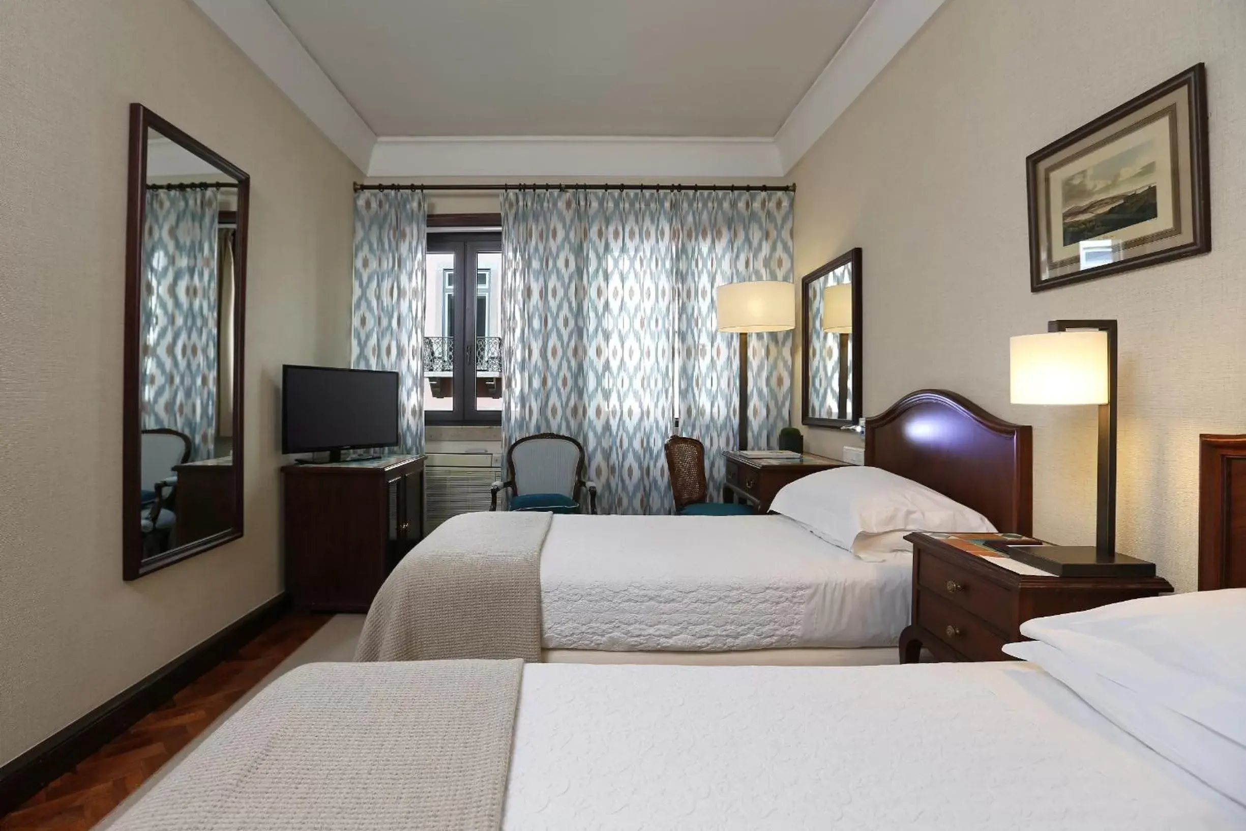 Bedroom, Bed in Hotel Lisboa Plaza - Lisbon Heritage Collection - Avenida