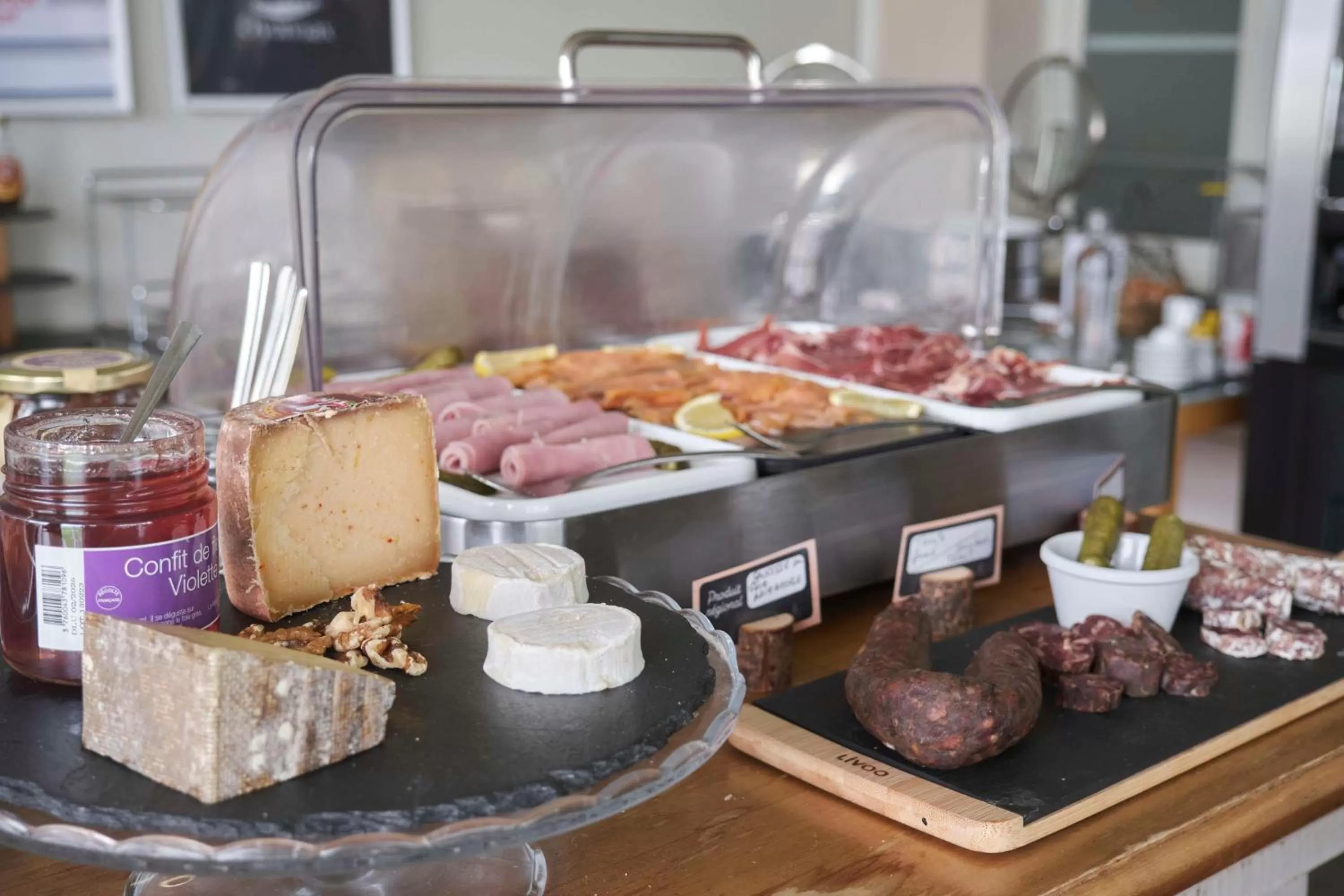 Breakfast in Best Western Plus Le Canard sur le Toit