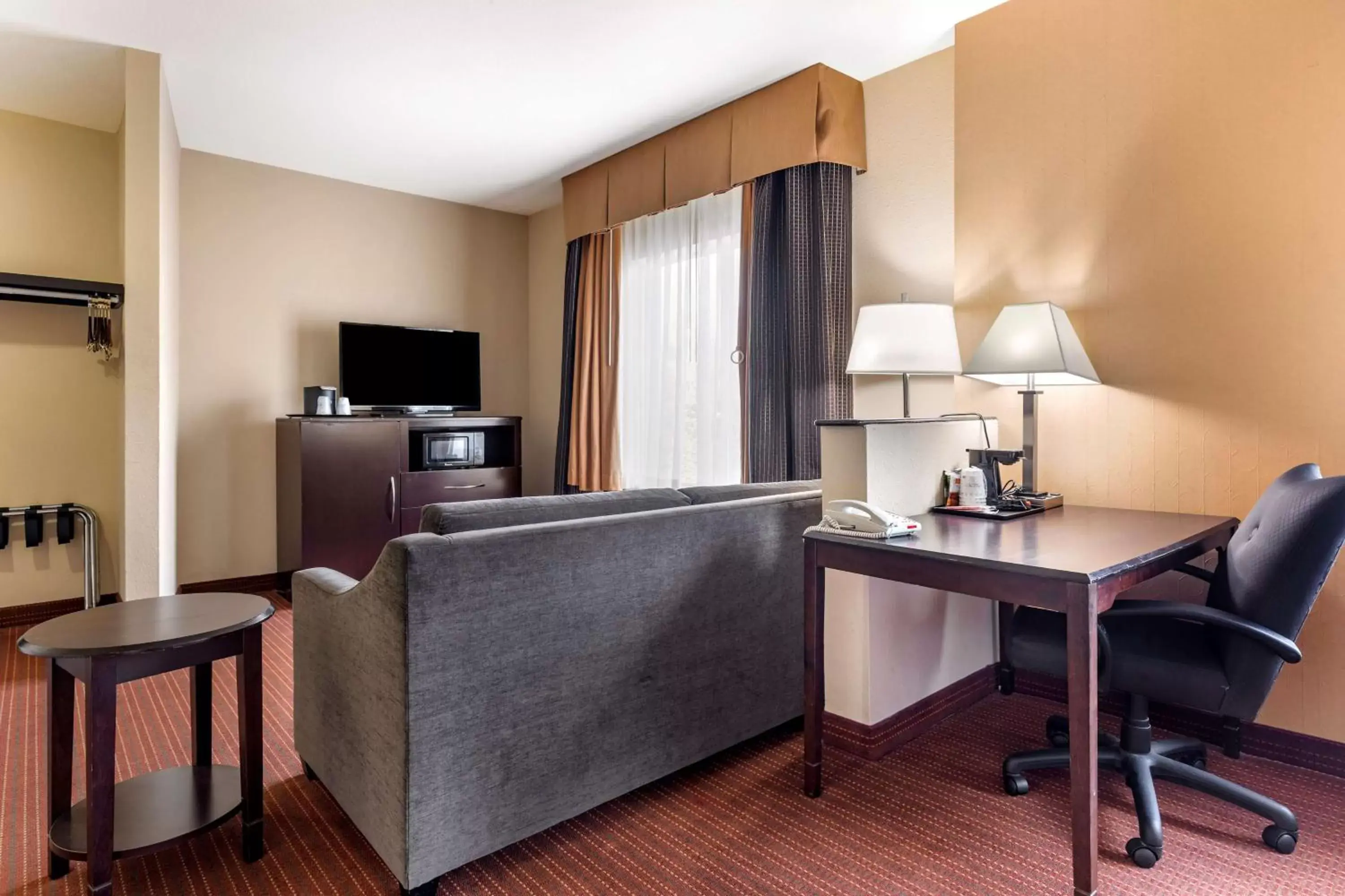 TV and multimedia, TV/Entertainment Center in Best Western Plus DFW Airport West Euless