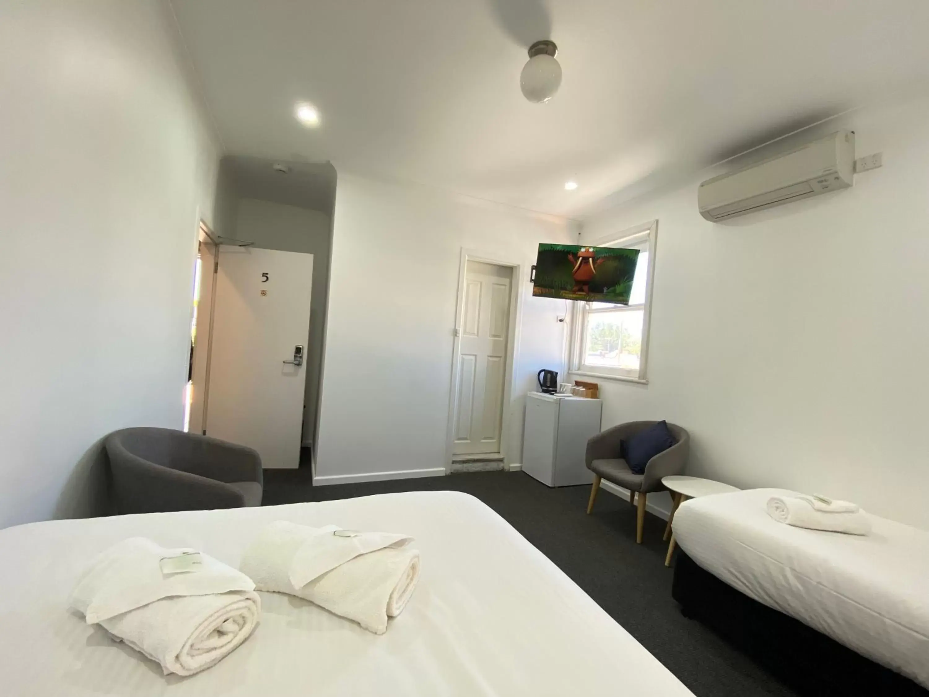 TV and multimedia, Bed in Central Motel Mudgee