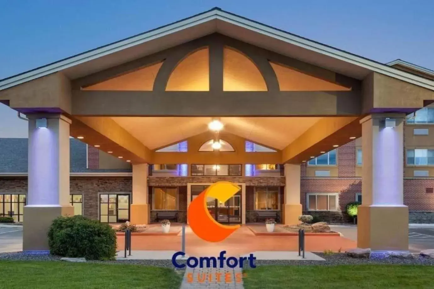 Property building in Comfort Suites