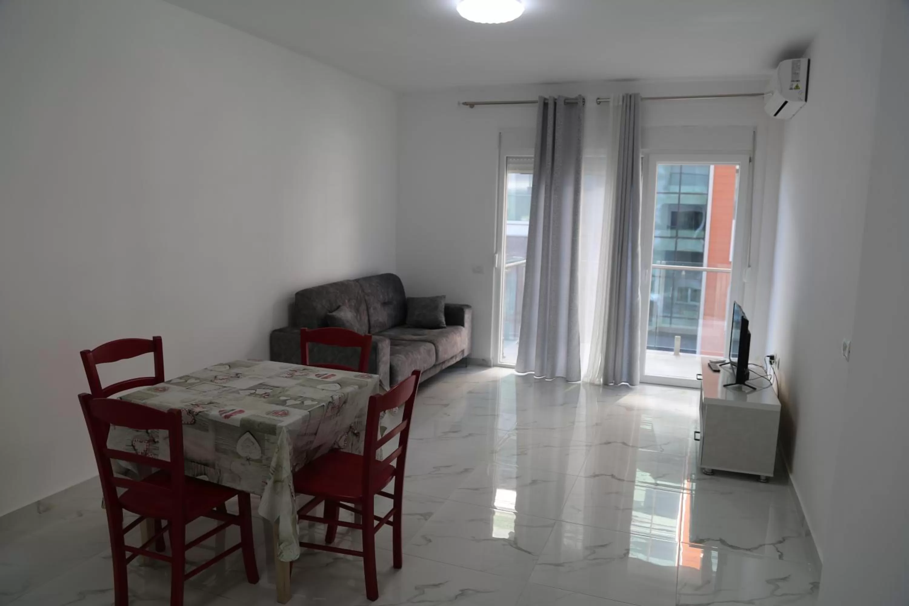 Dining Area in Anchor Apartments