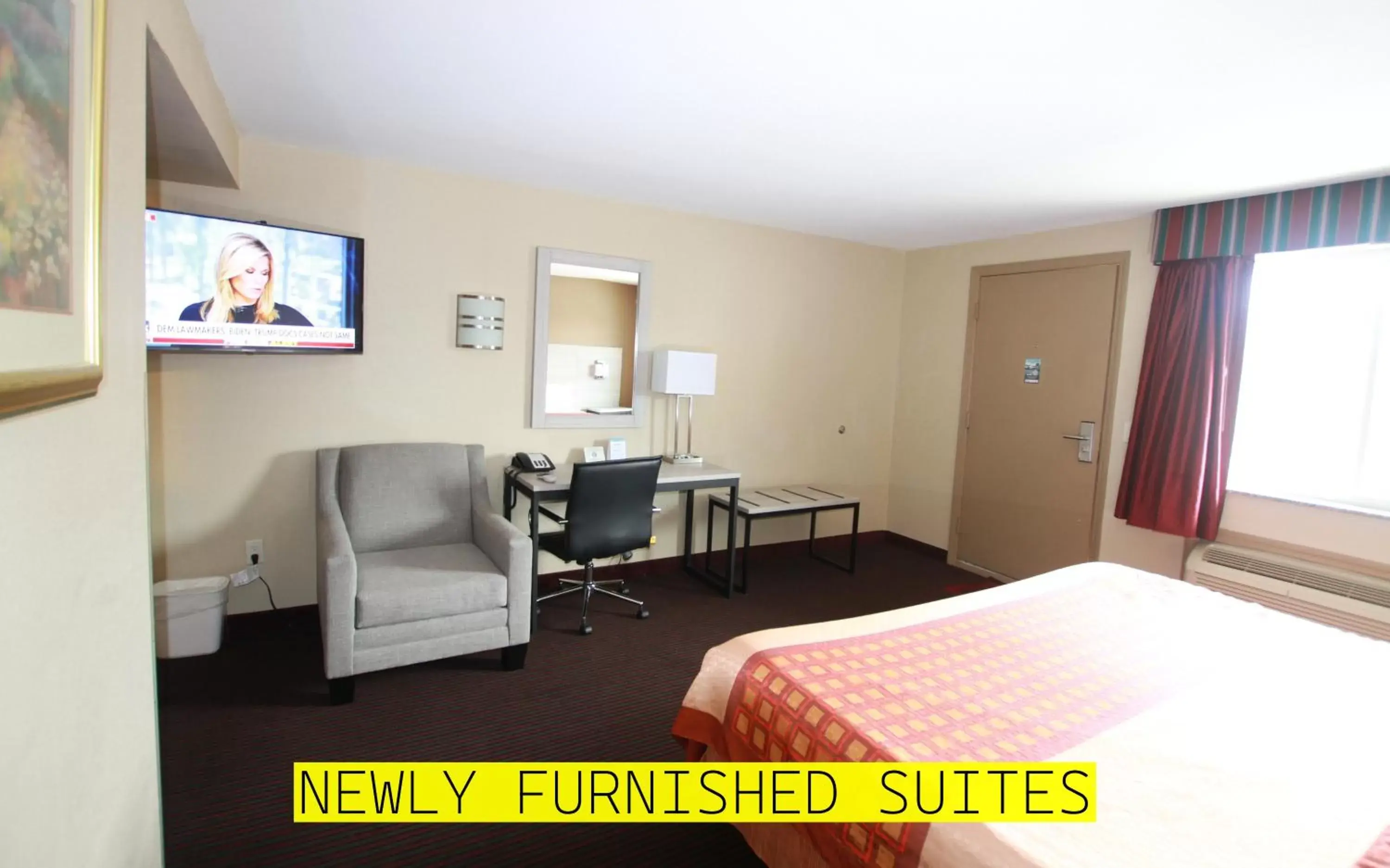 Bed, TV/Entertainment Center in Travel Inn & Suites Flemington