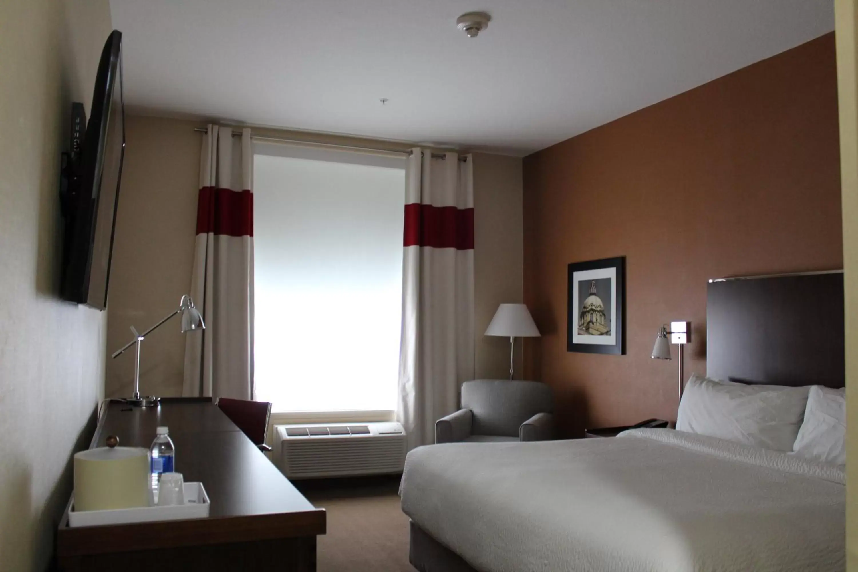 Bedroom, Bed in Four Points by Sheraton Edmonton West