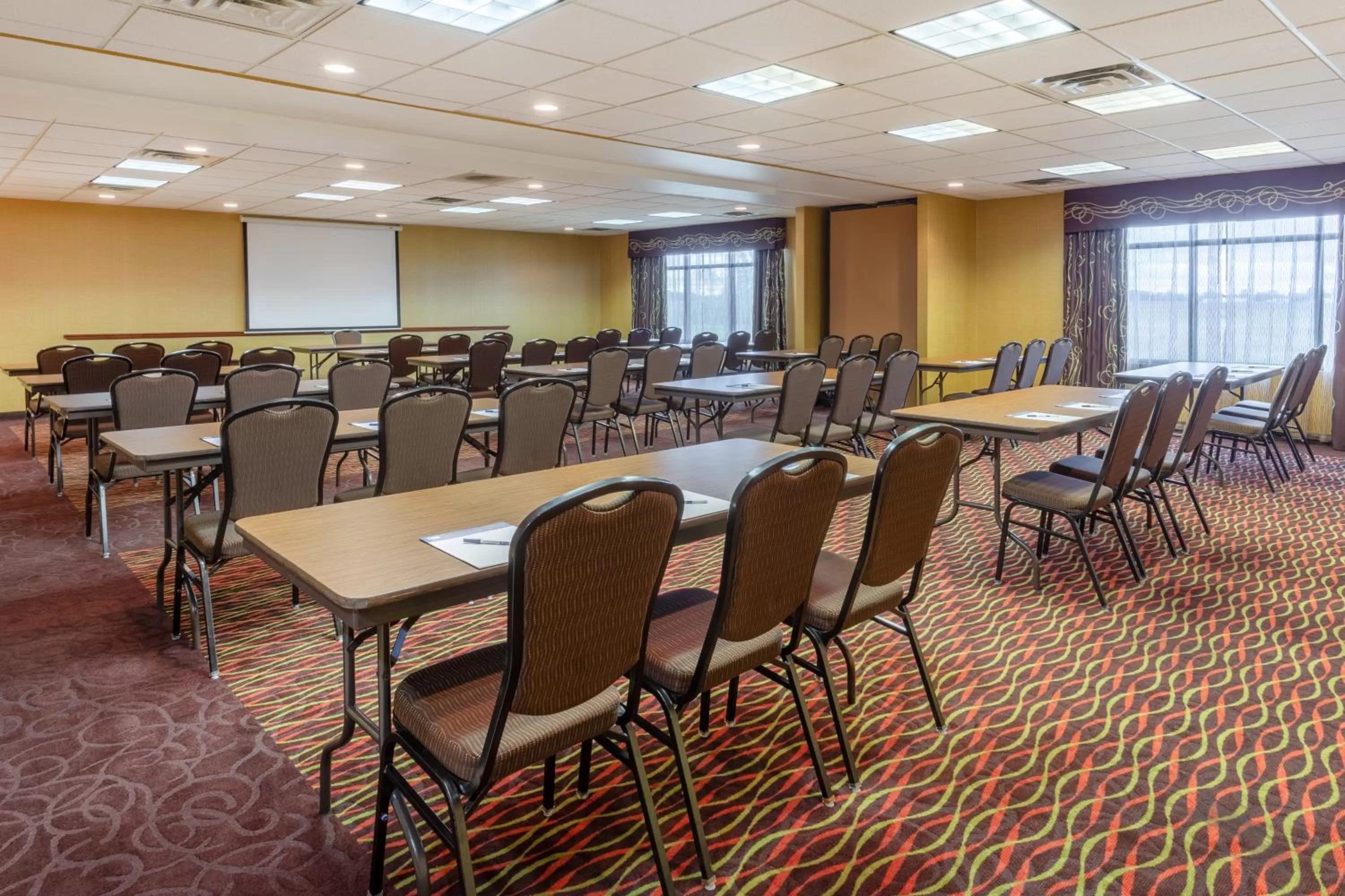 Meeting/conference room in Holiday Inn Express Hotel & Suites Bowling Green by IHG