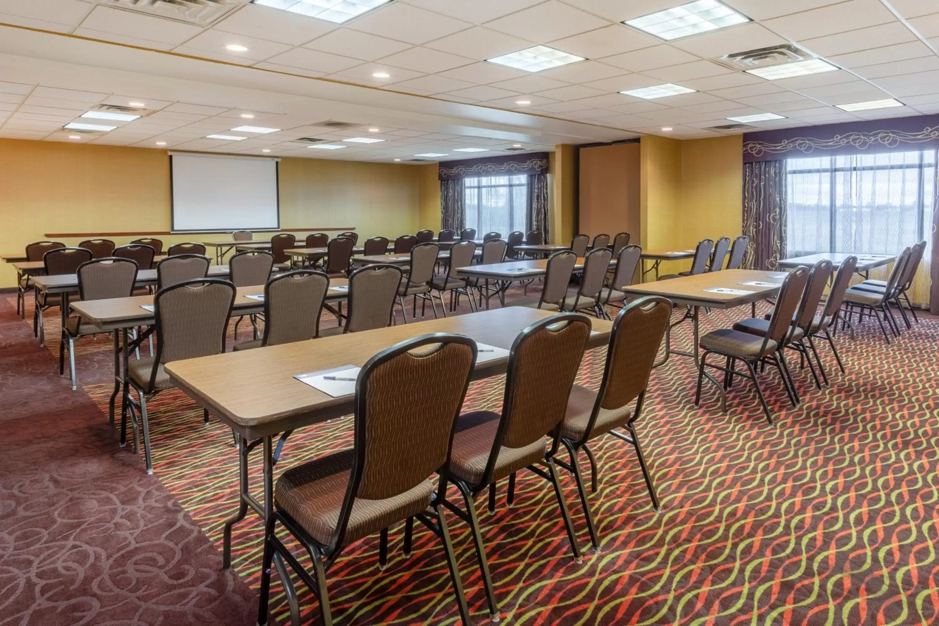 Meeting/conference room in Holiday Inn Express Hotel & Suites Bowling Green, an IHG Hotel