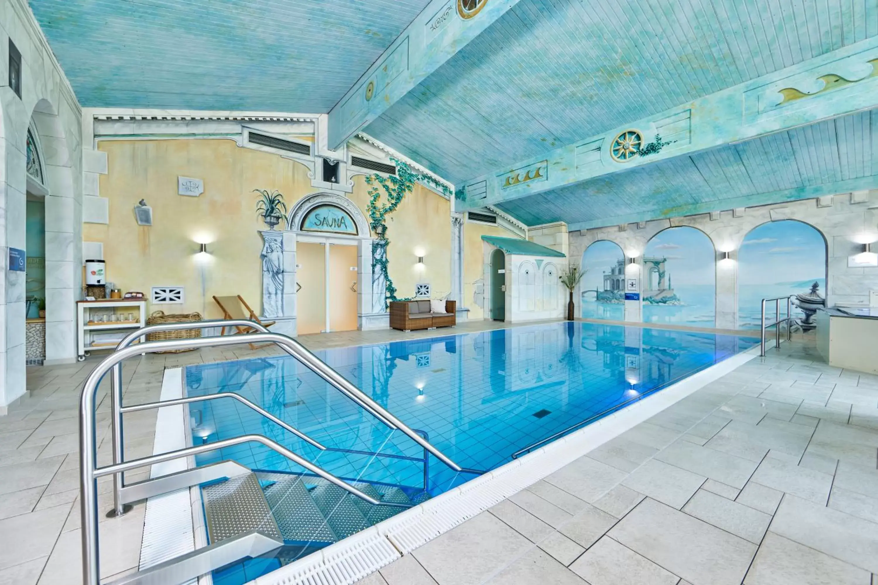 Swimming Pool in Hotel Zugspitze