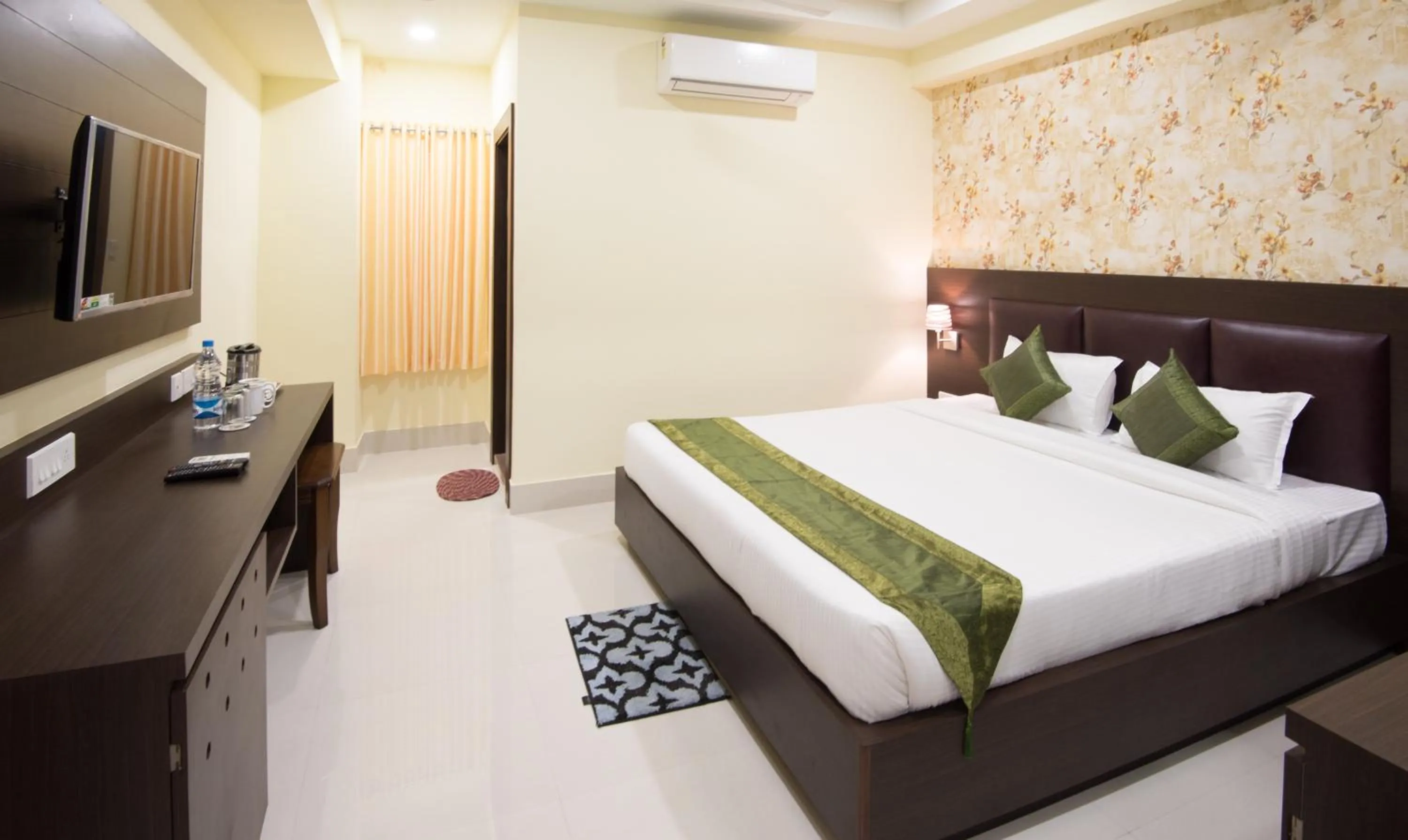 Bed in Treebo King'S Court Chandrasekharpur