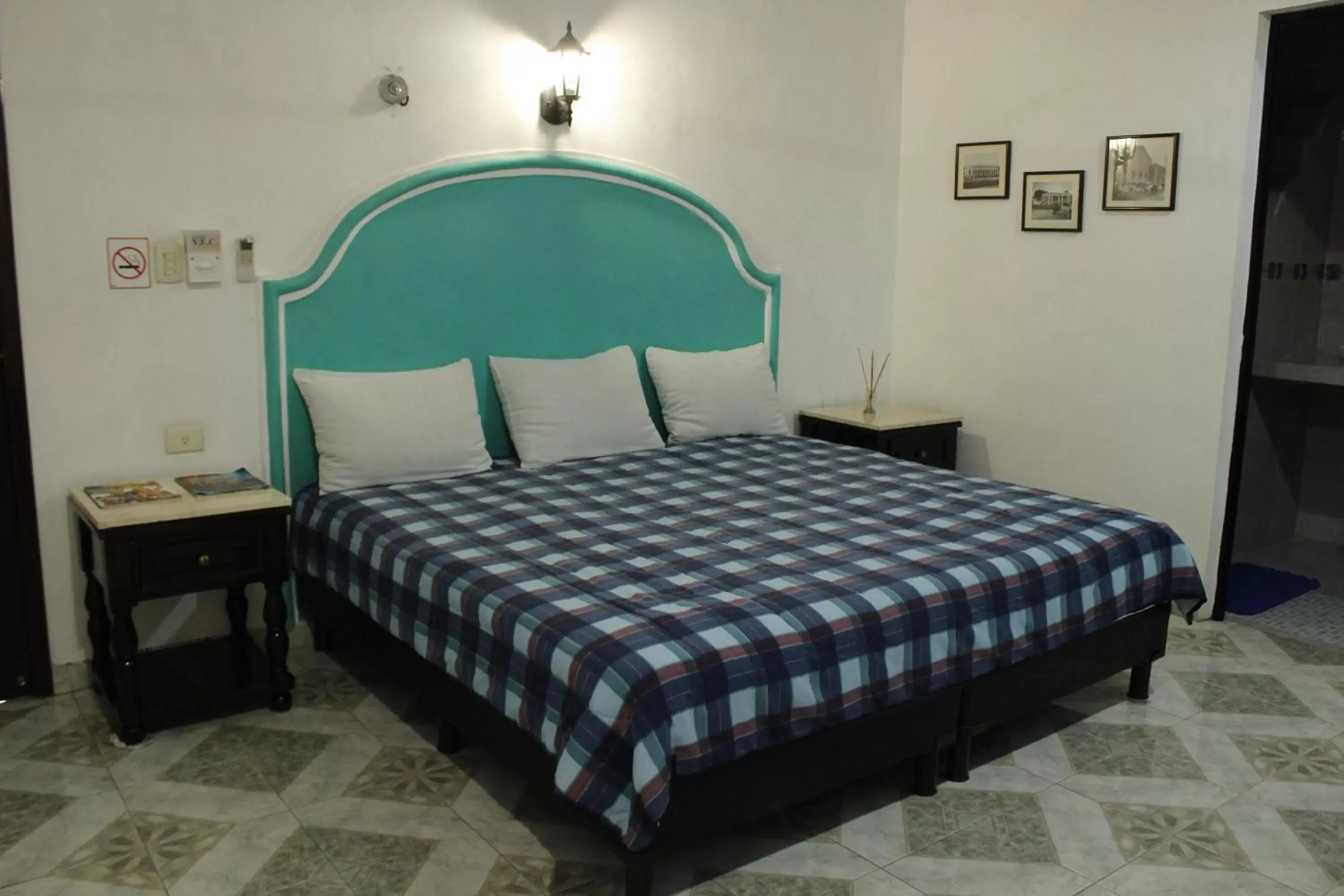 Decorative detail, Bed in Posada Ya´ax Ich
