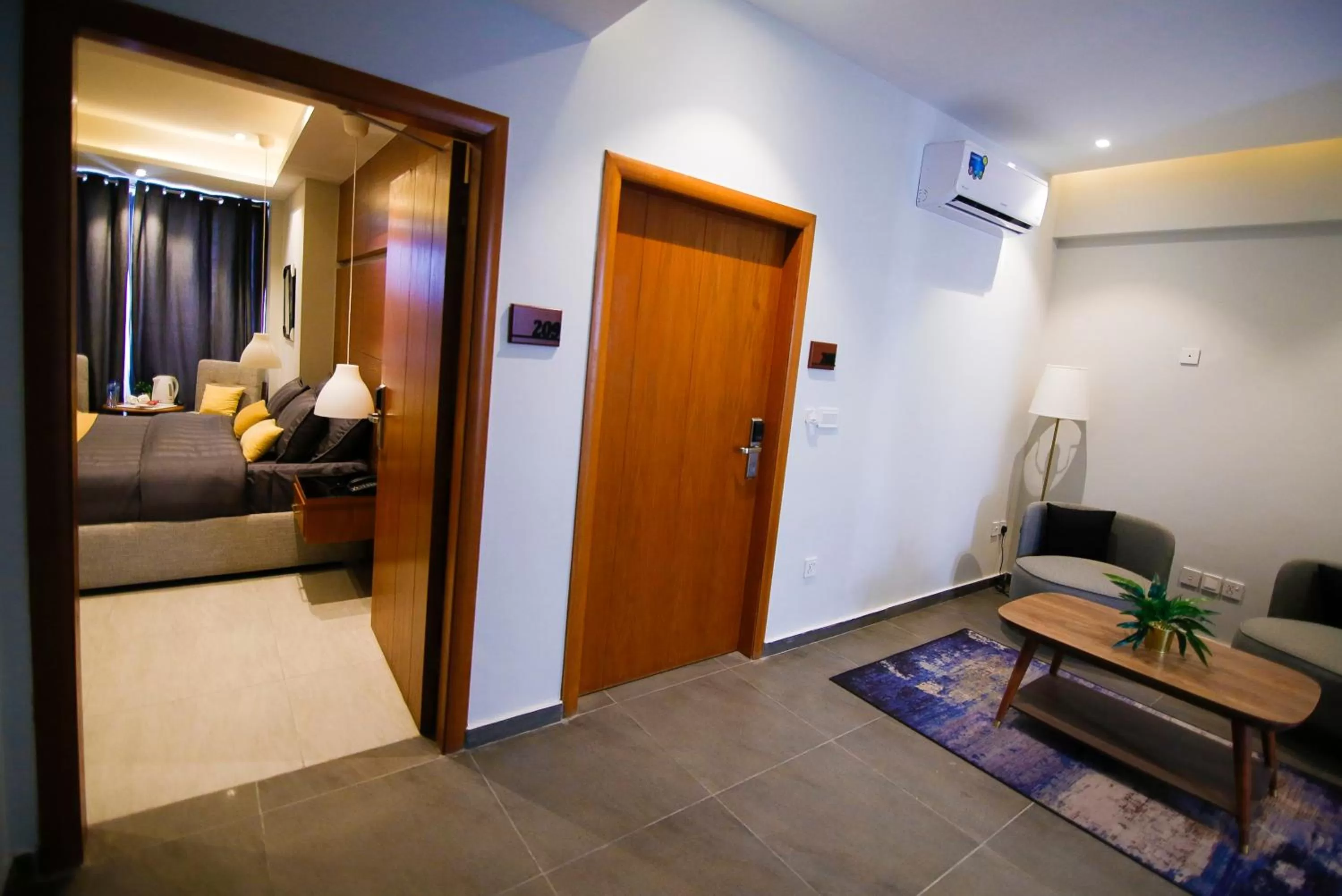 Seating area, Bed in Space Express