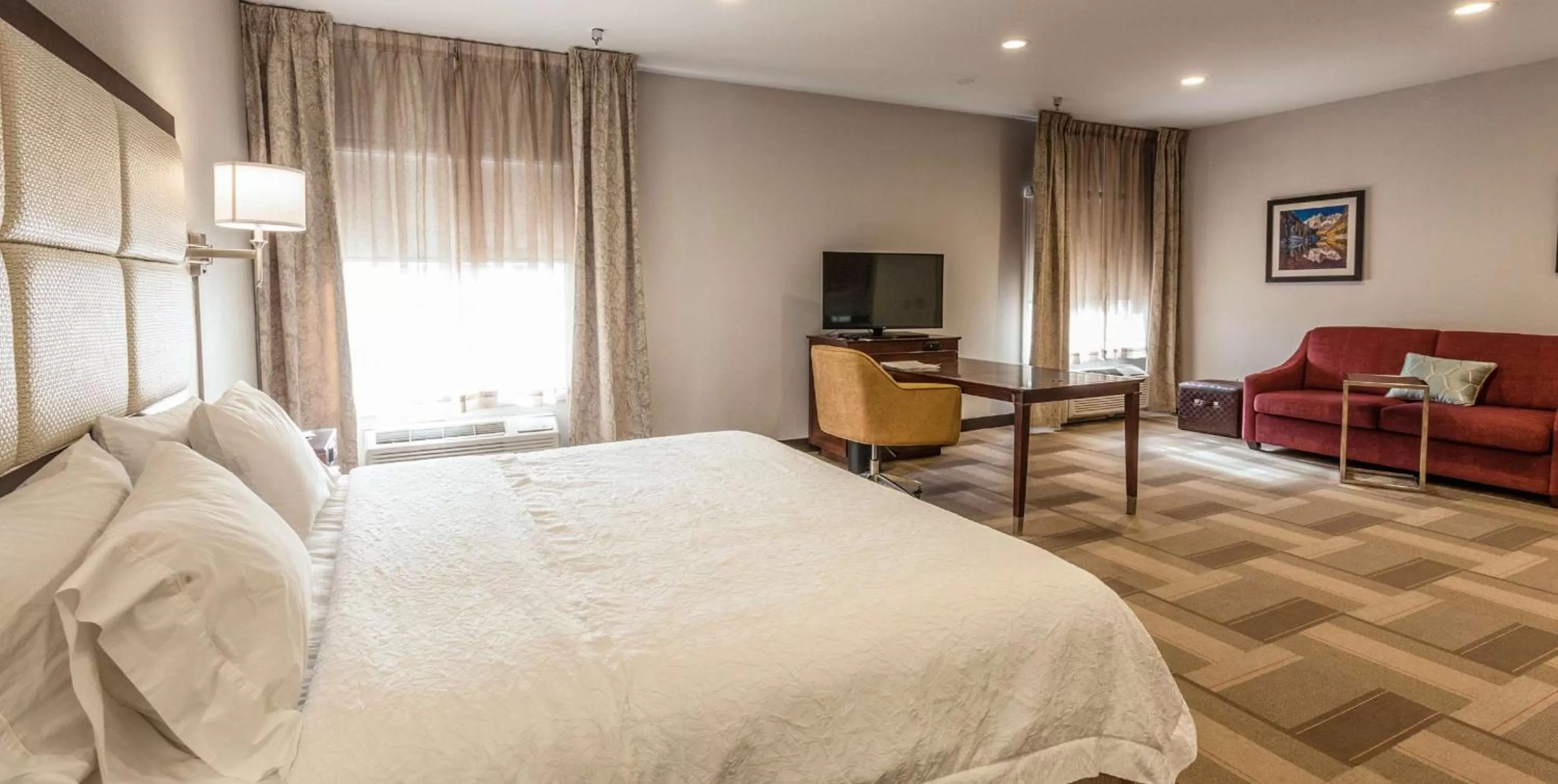 Bed in Hampton Inn Colorado Springs-Airport