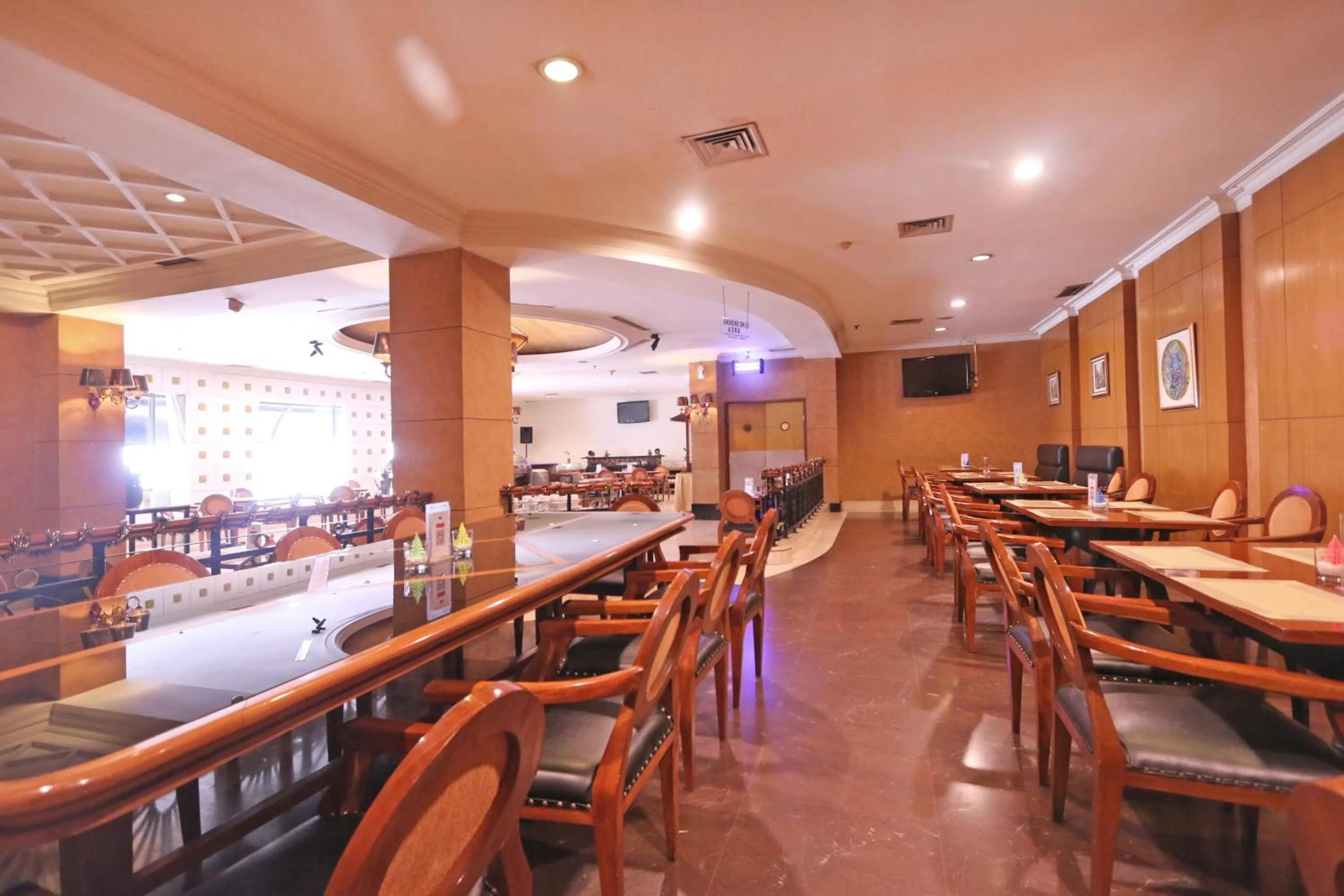 Restaurant/places to eat in Hotel Kaisar