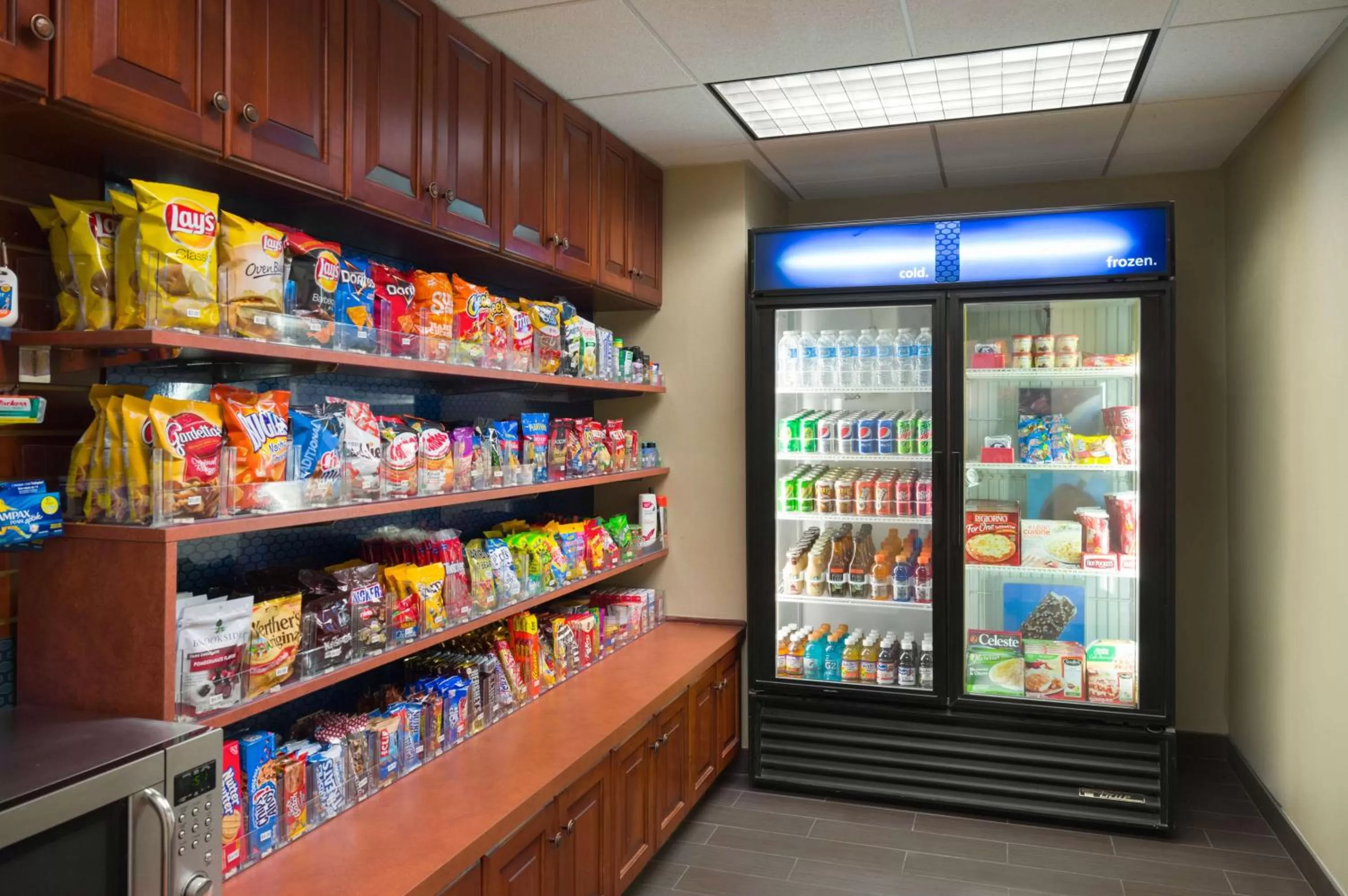 Restaurant/places to eat in Hampton Inn & Suites State College at Williamsburg Square