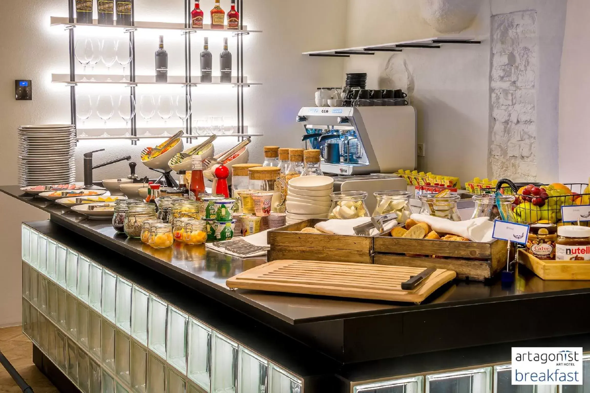 Buffet breakfast in Artagonist Art Hotel