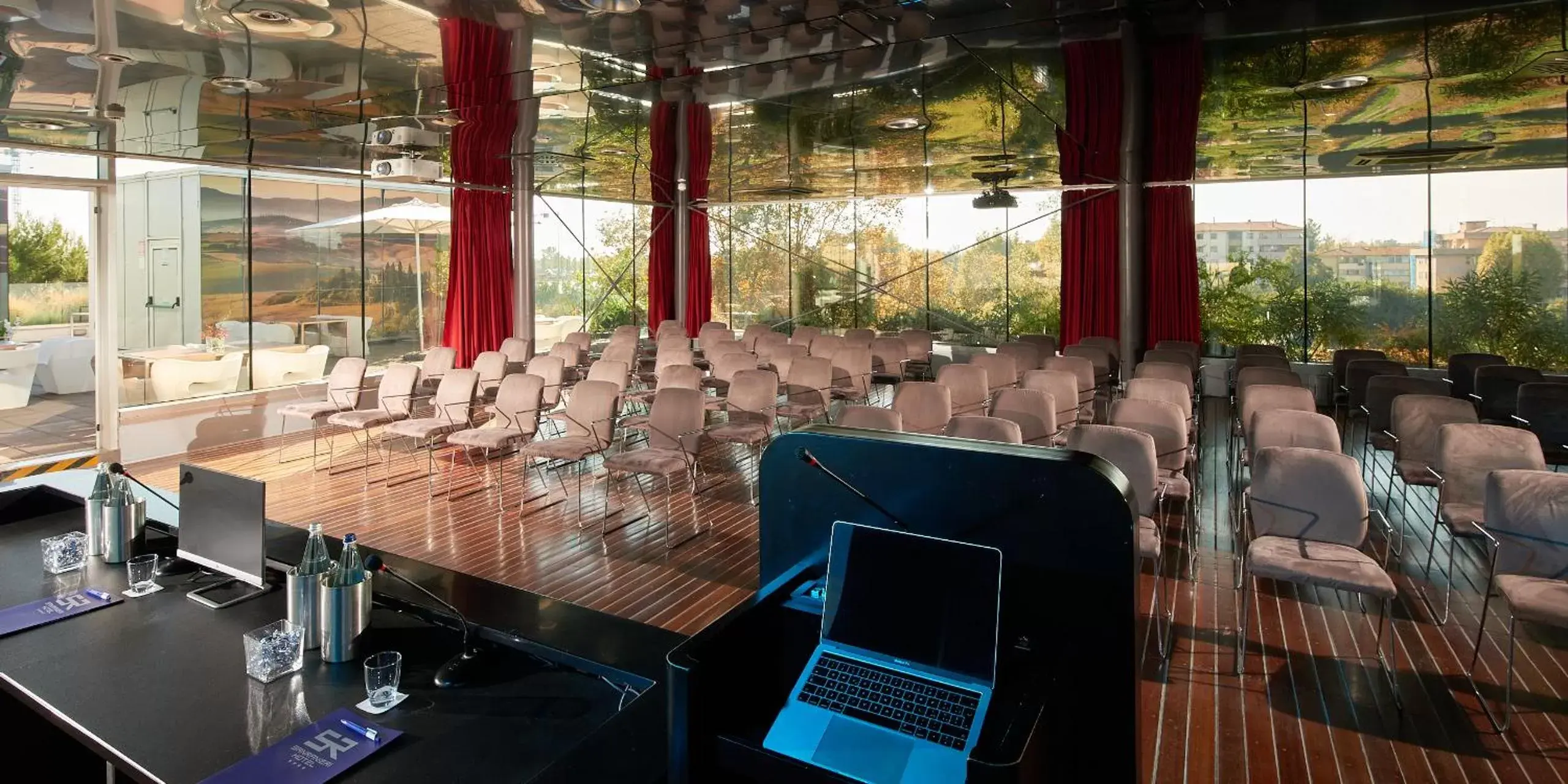 Meeting/conference room in San Ranieri Hotel