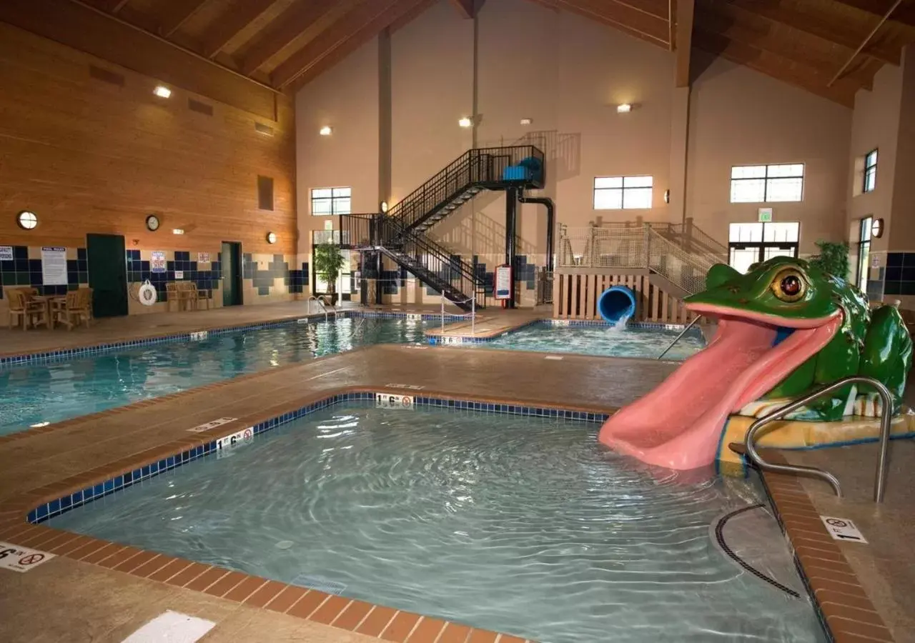 Swimming Pool in Timberlake Lodge
