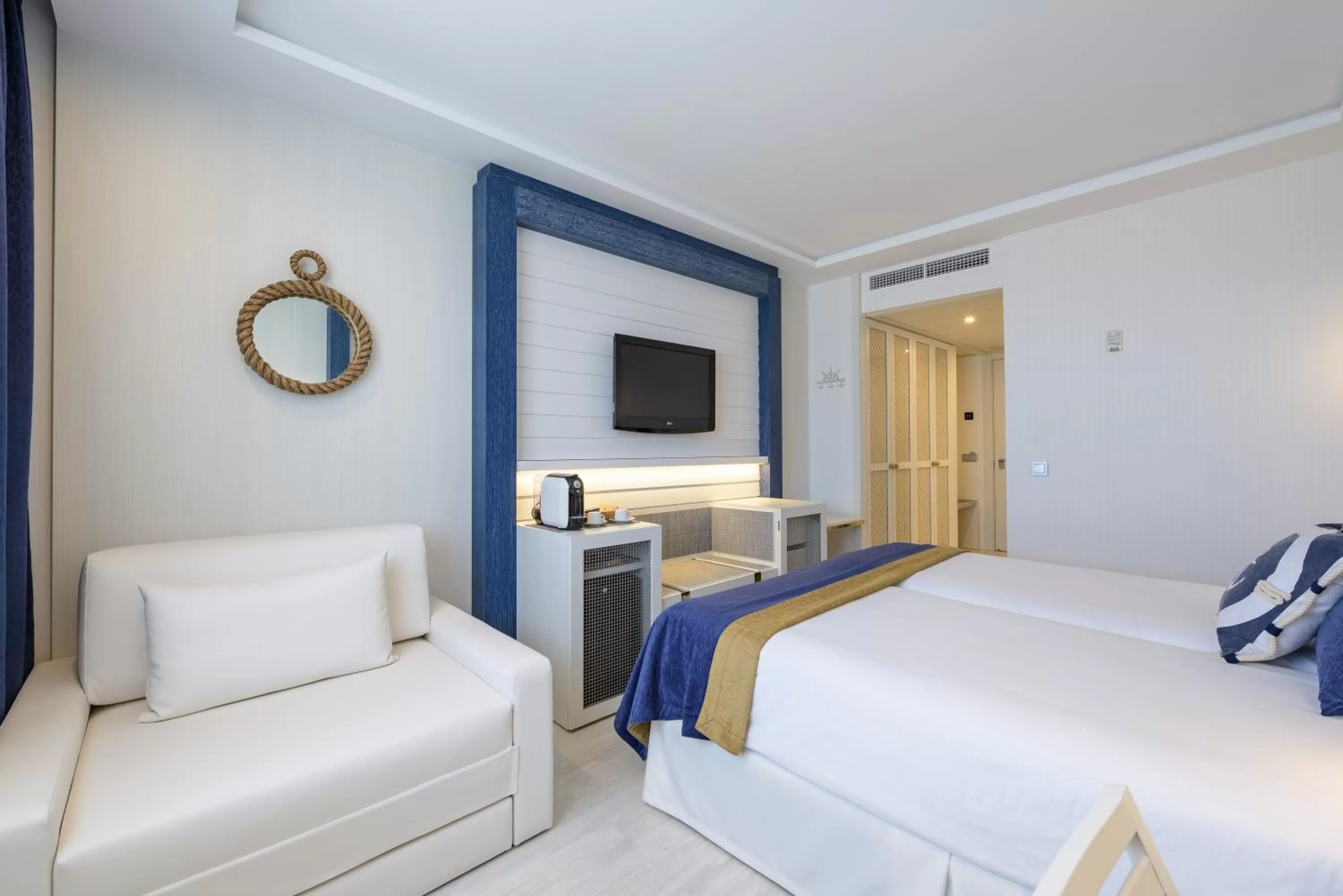 Photo of the whole room, Bed in Santemar