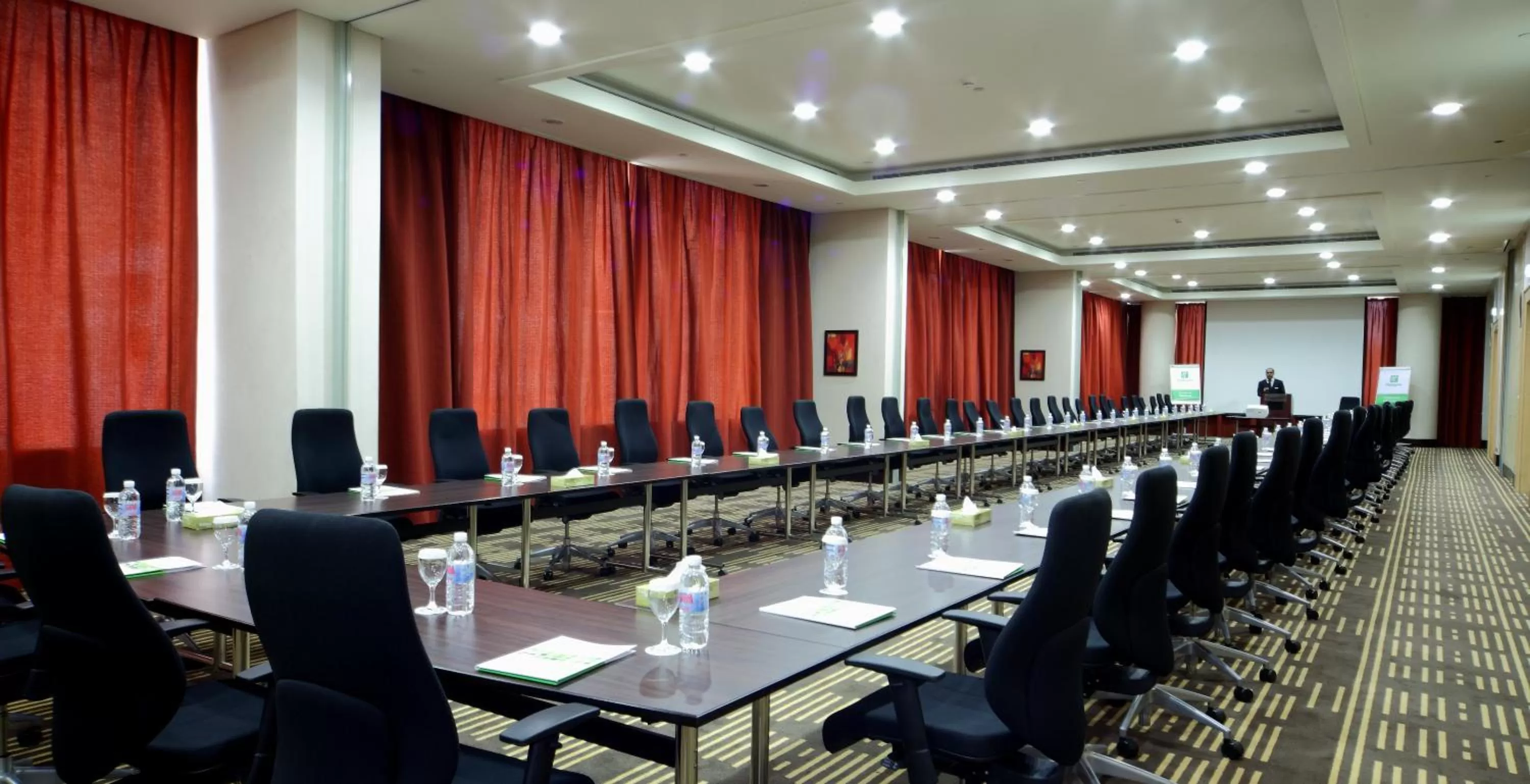 Meeting/conference room in Holiday Inn Olaya by IHG