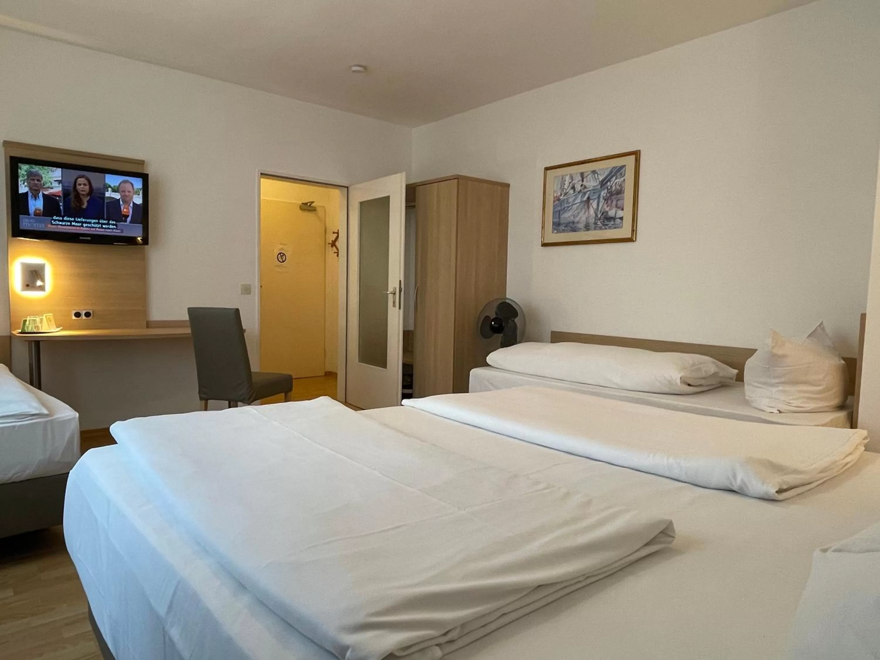 Photo of the whole room, Bed in Hafner Hotel- Apartment