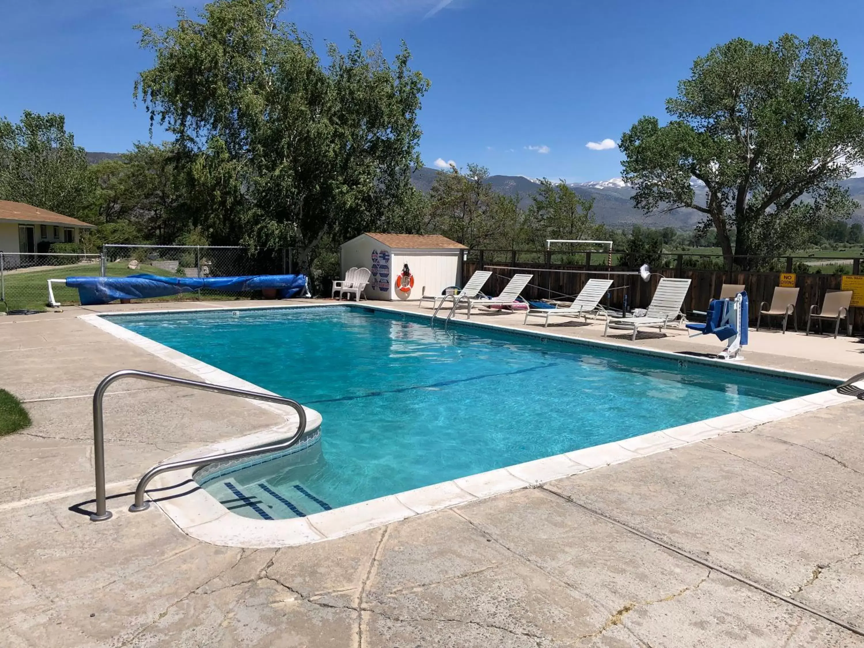 Swimming Pool in Meadowcliff Lodge Coleville