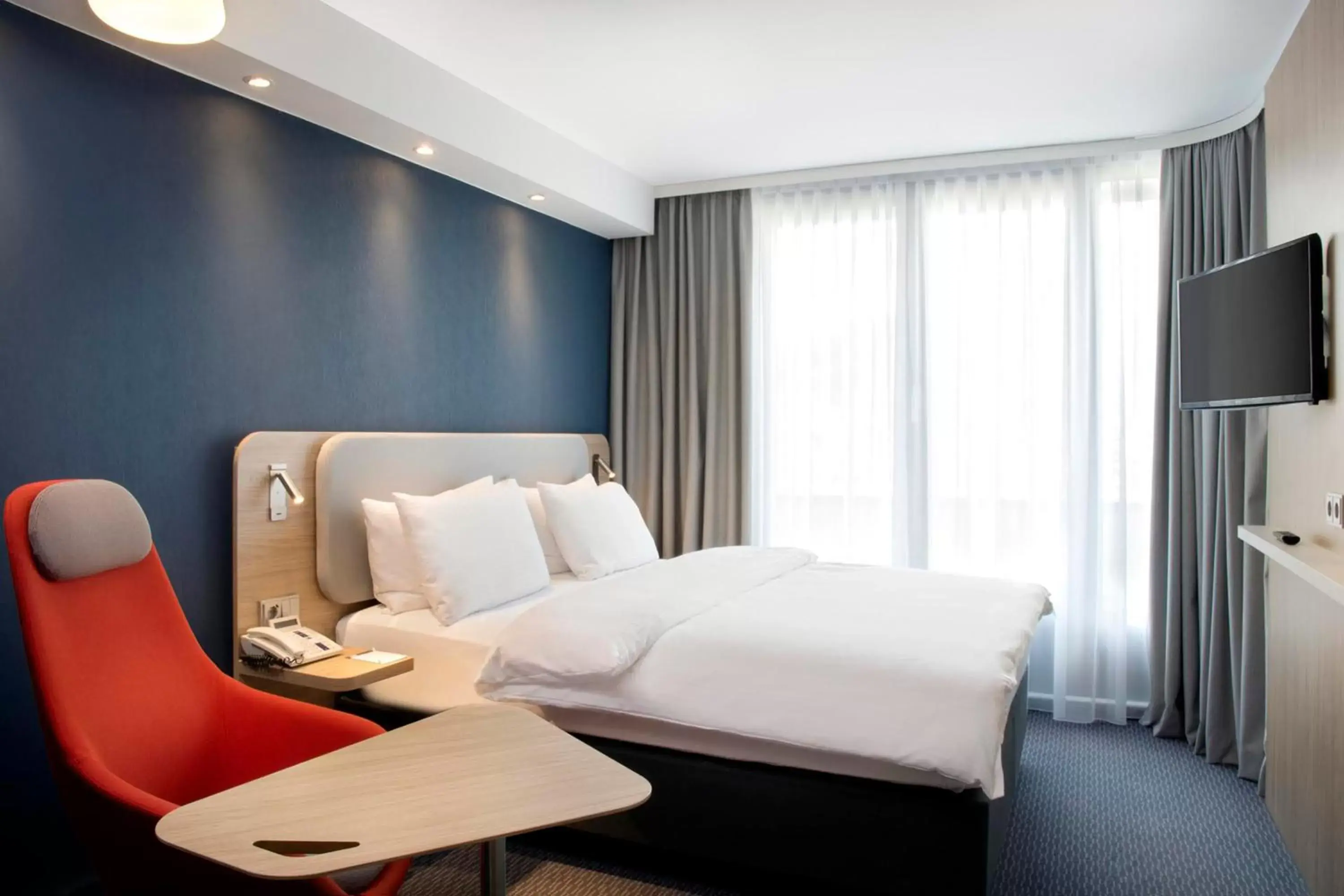 Photo of the whole room, Bed in Holiday Inn Express - Regensburg, an IHG Hotel