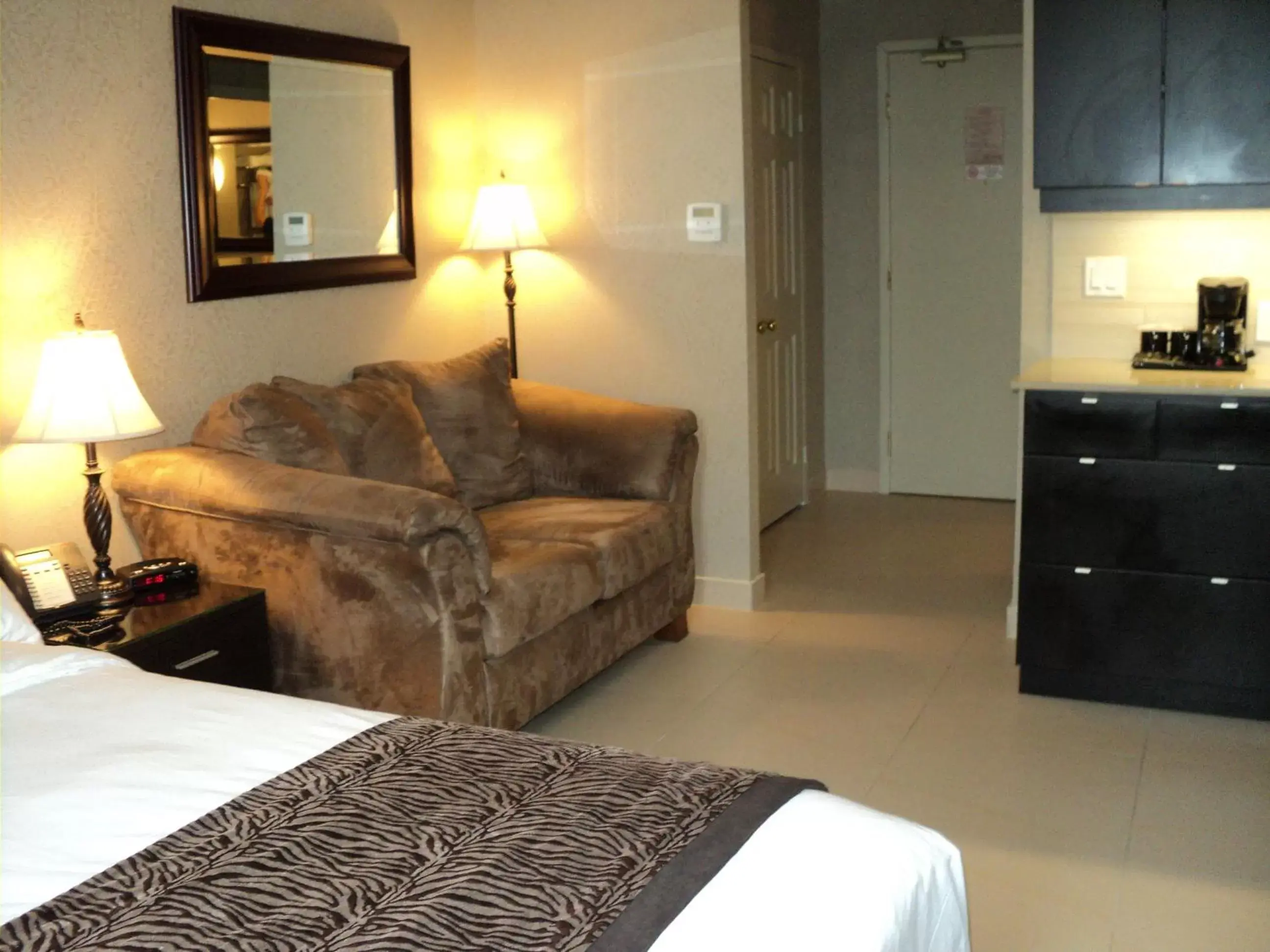 Seating Area in Montecassino Hotel & Suites