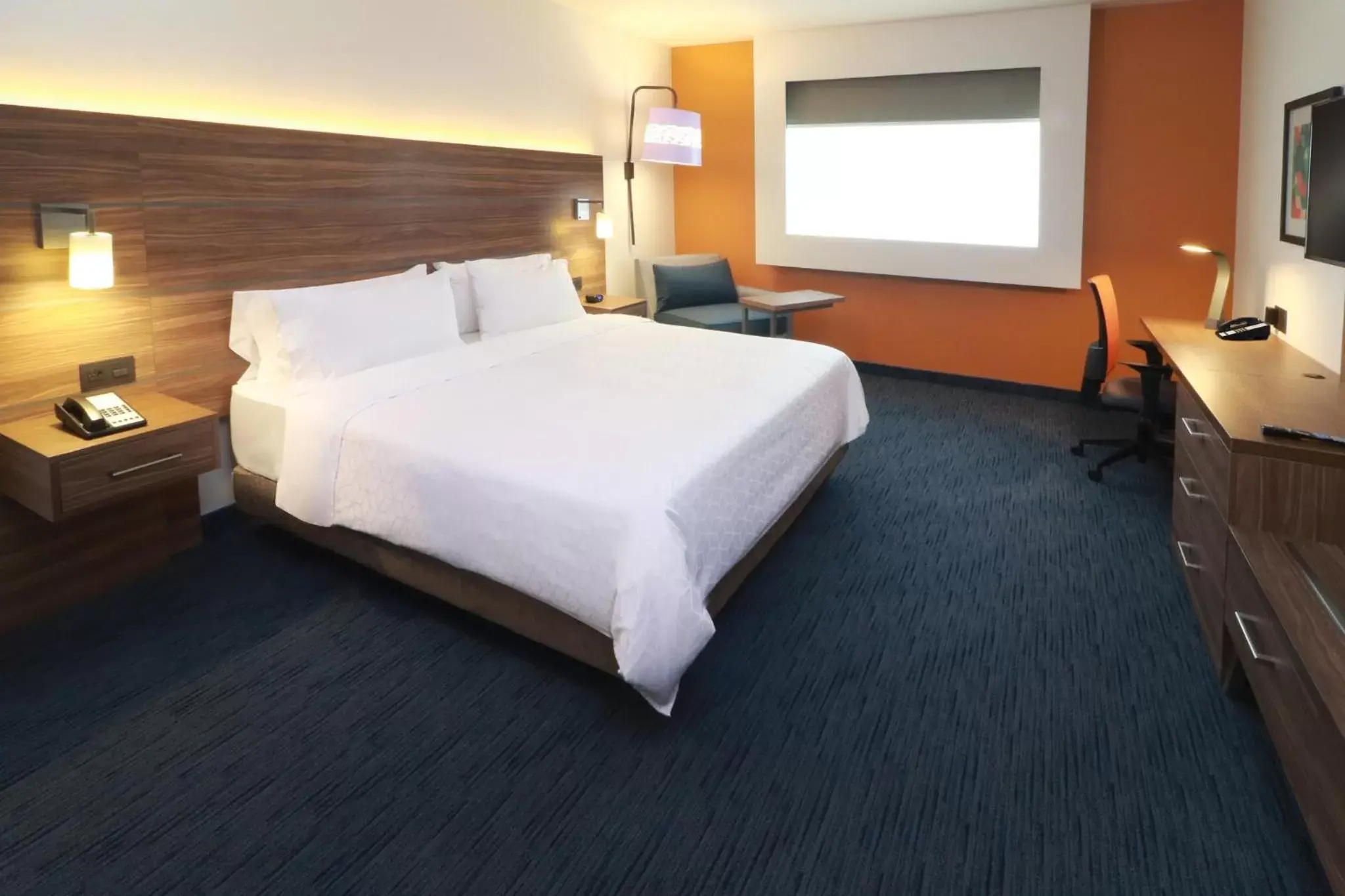 Photo of the whole room, Bed in Holiday Inn Express San Luis Potosí, an IHG Hotel