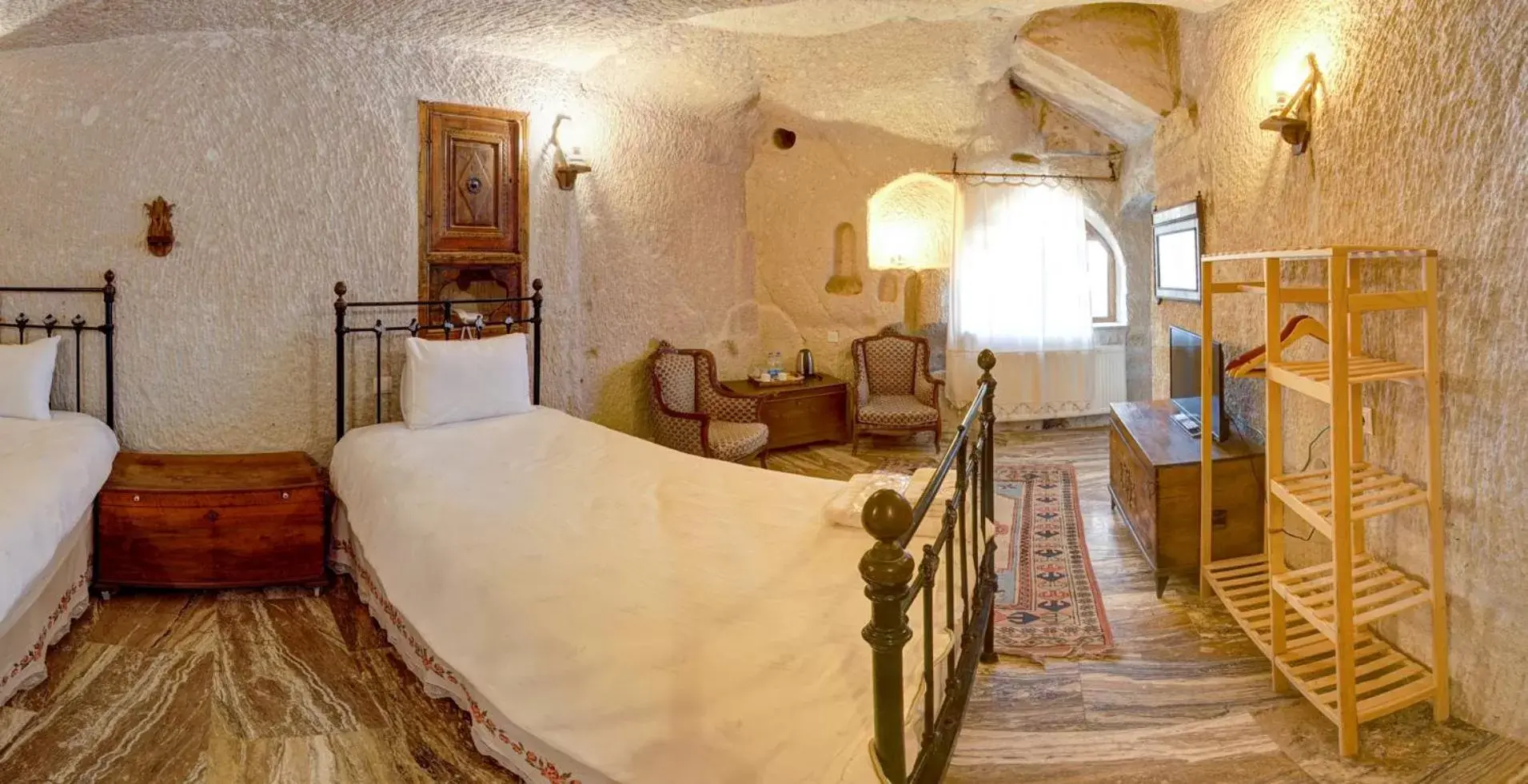 Bed, Dining Area in Village Cave House Hotel