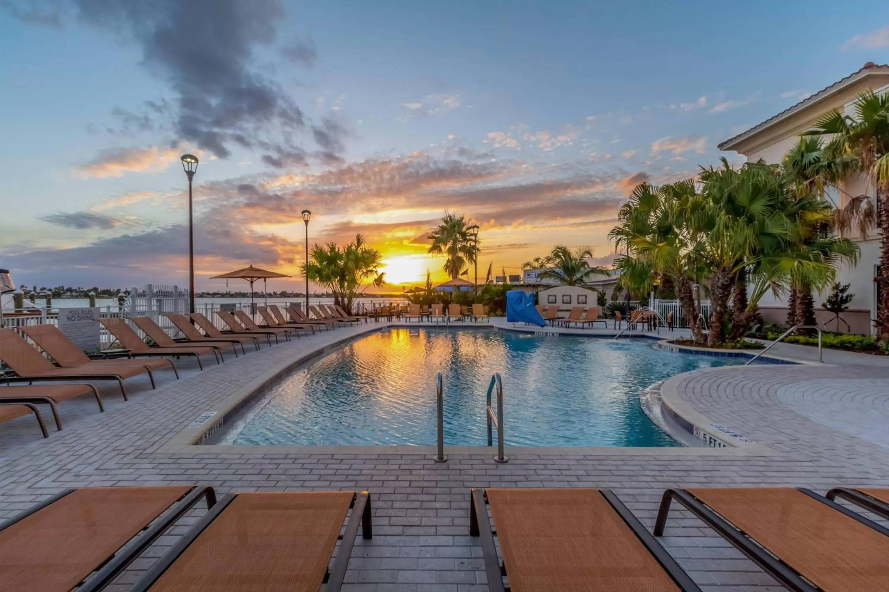 Swimming Pool in Courtyard by Marriott St. Petersburg Clearwater/Madeira Beach