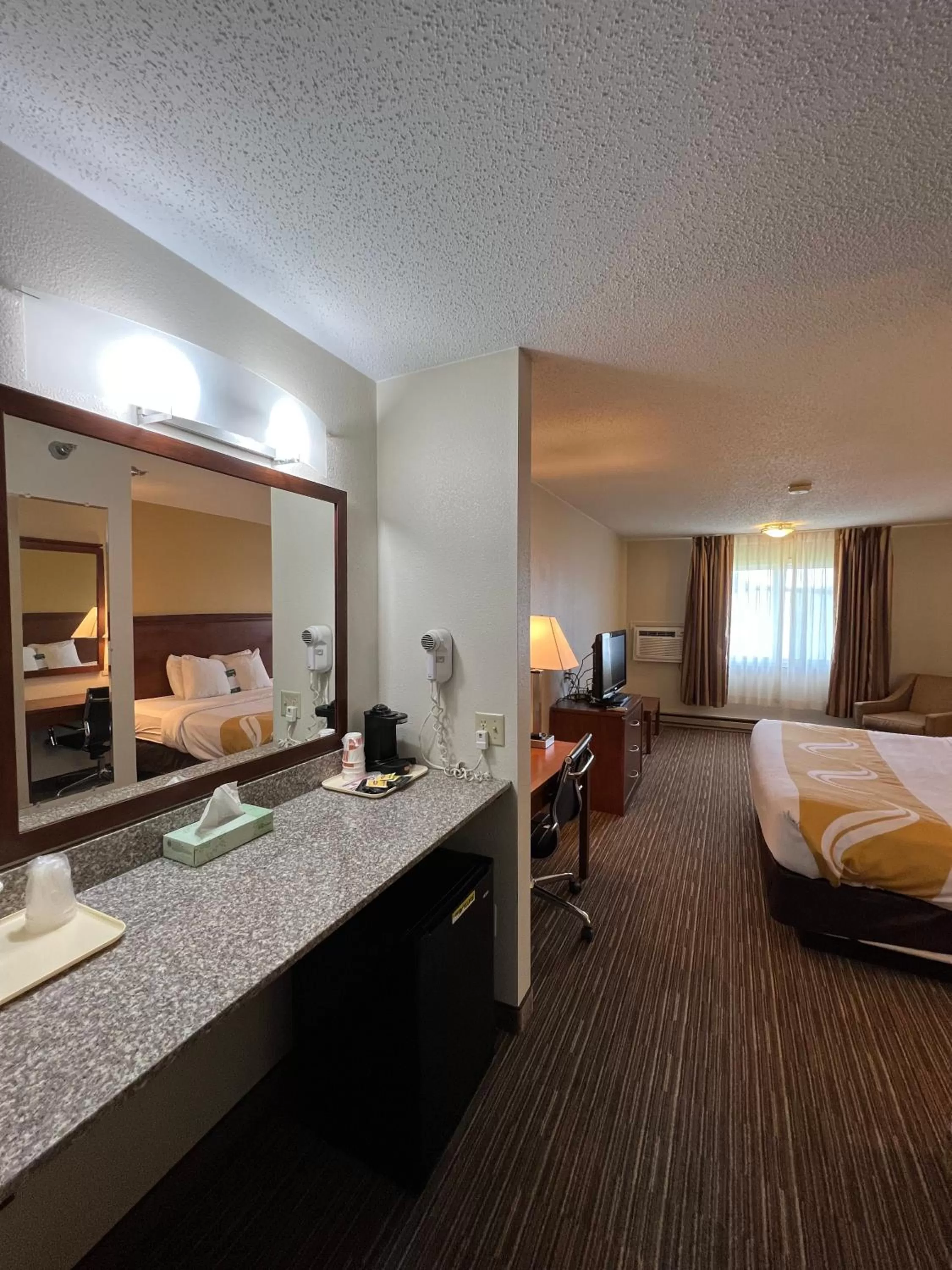 Bed in Quality Inn Mitchell I-90