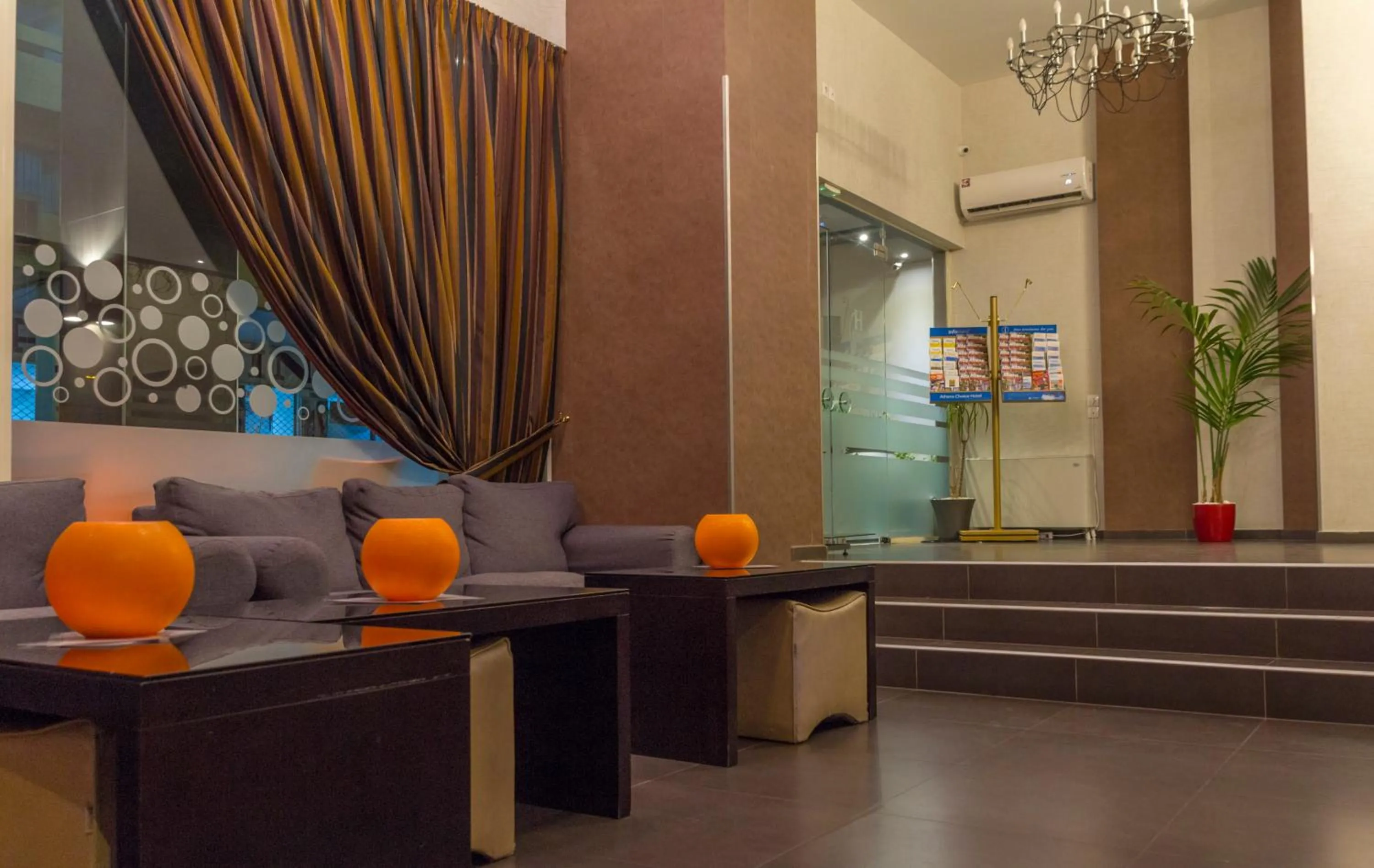 Communal lounge/ TV room in Athens Choice Hotel