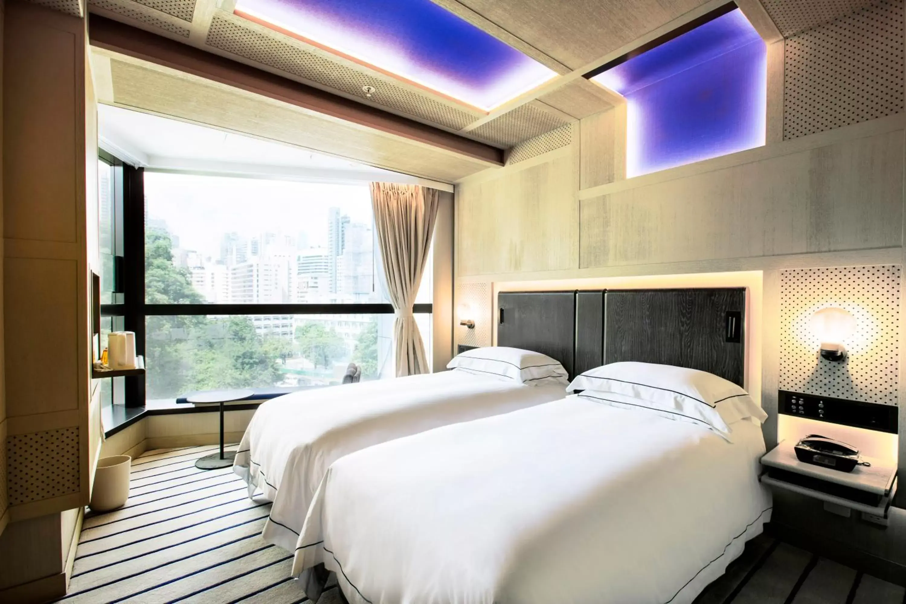 Bedroom, Bed in The Emperor Hotel