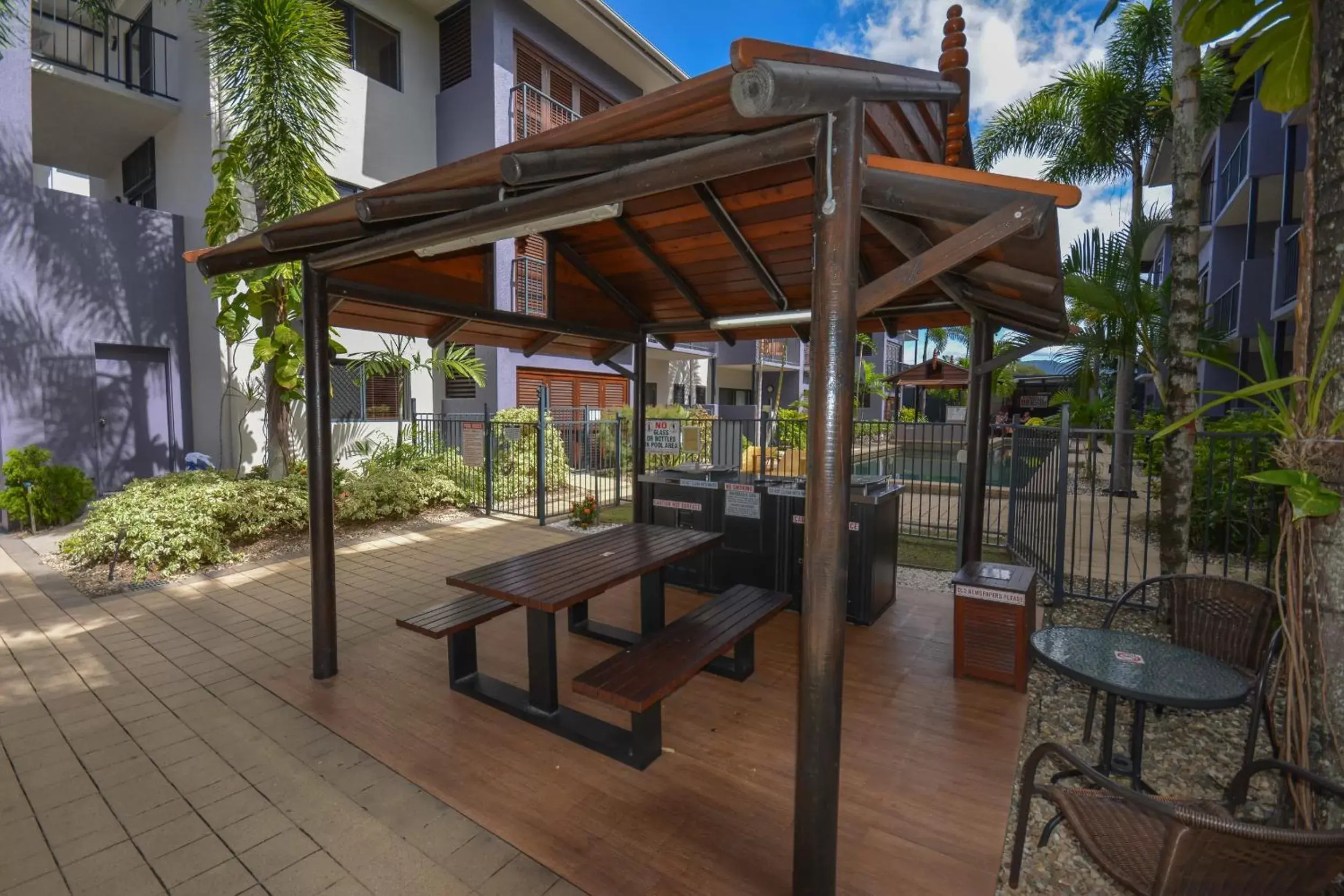 BBQ facilities in Southern Cross Atrium Apartments