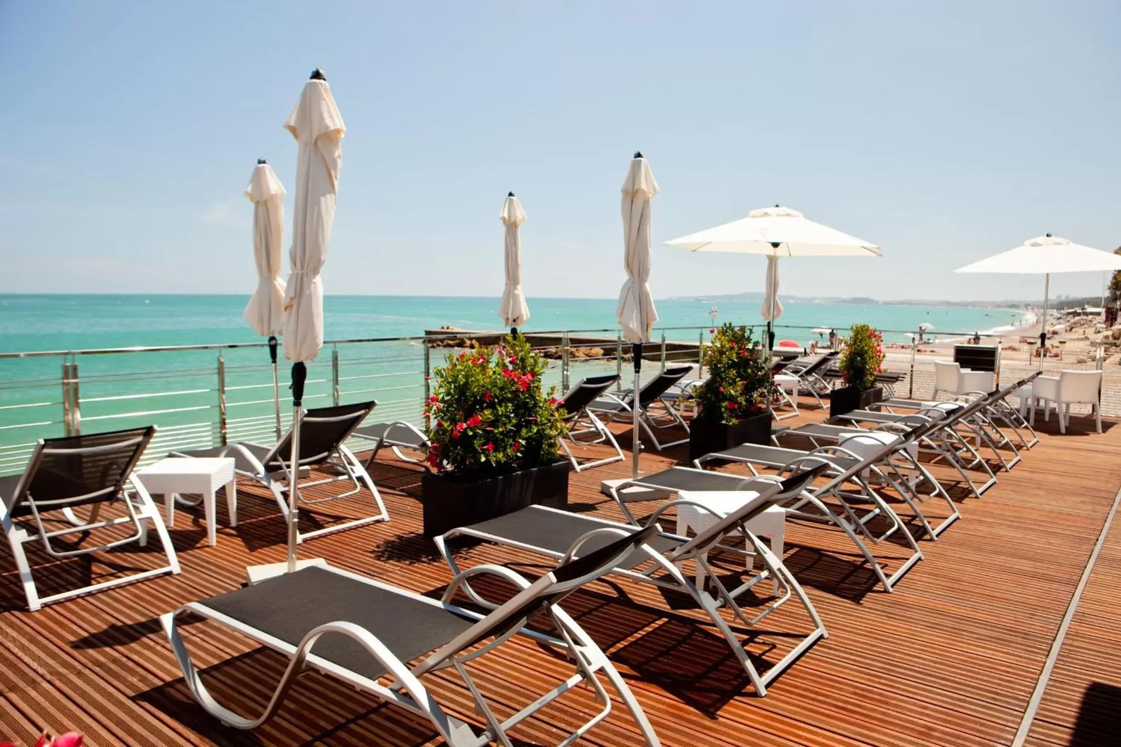 Balcony/Terrace, Beach in Villa Azur