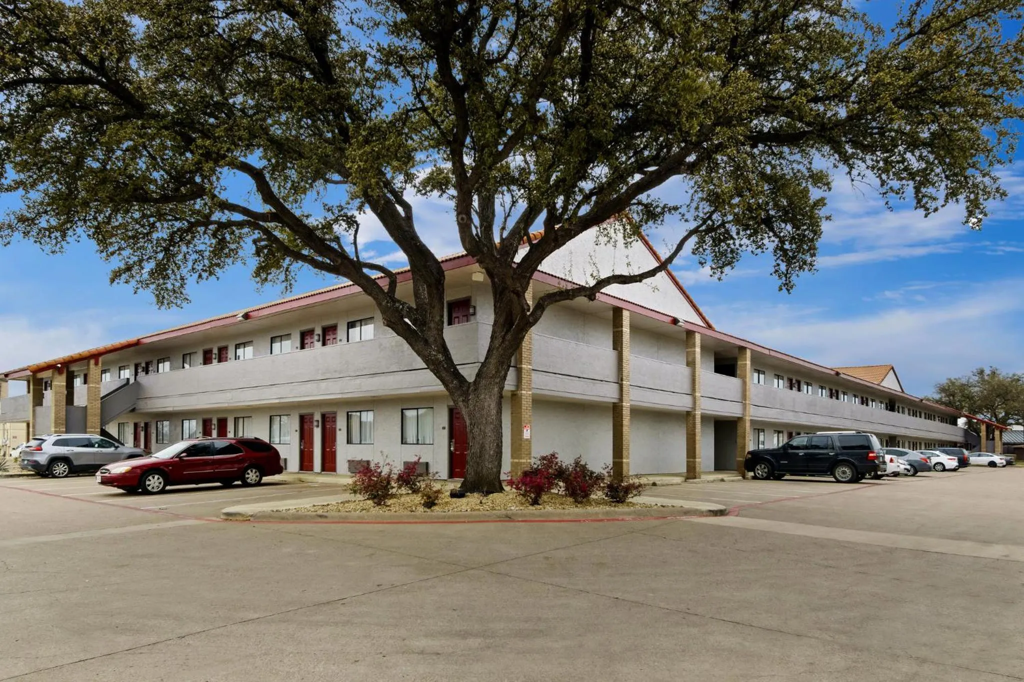 Property Building in Red Roof Inn & Suites Irving - DFW Airport South
