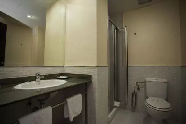 Bathroom in Hotel Puerta de Ocaña