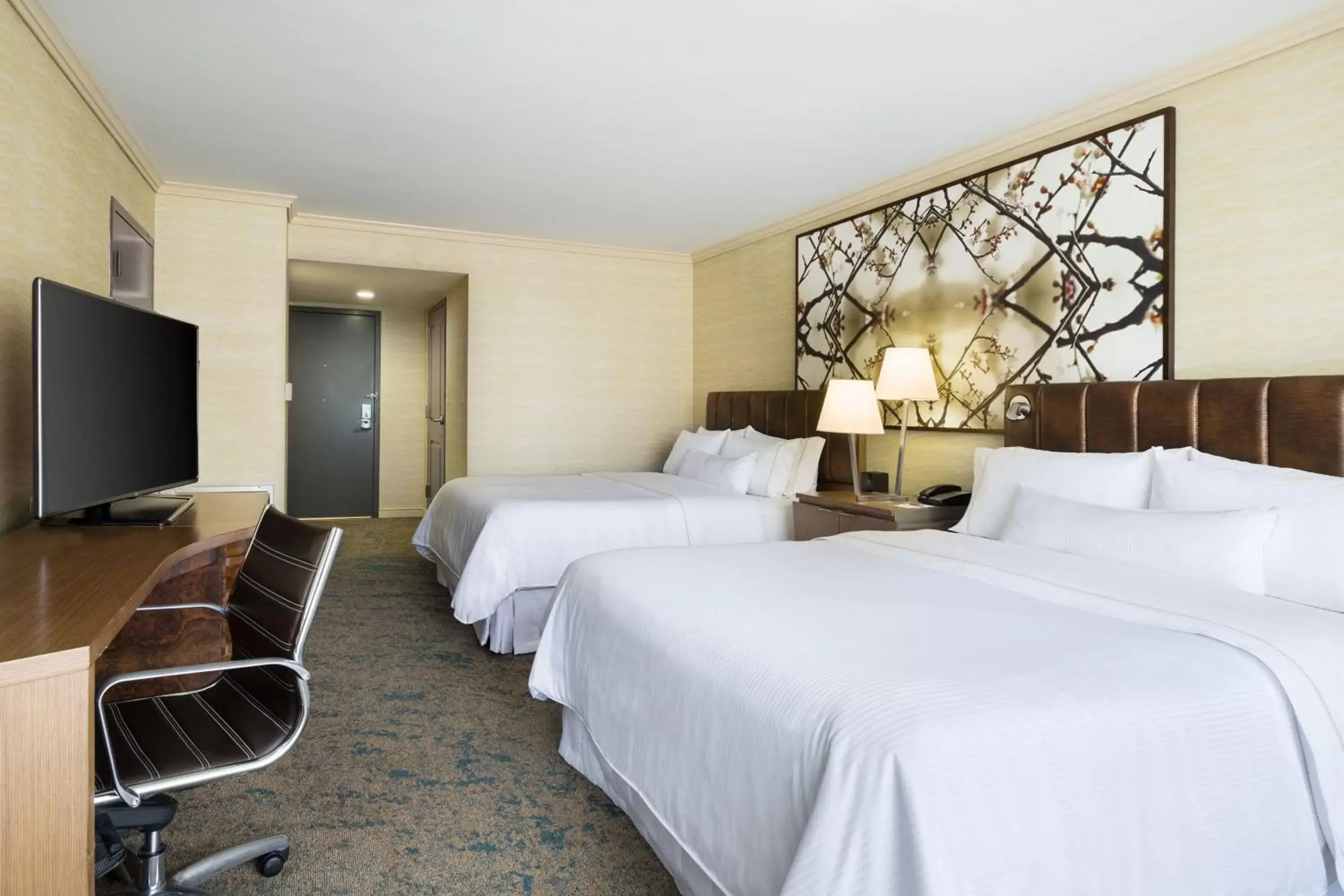 Photo of the whole room, Bed in The Westin Crystal City Reagan National Airport