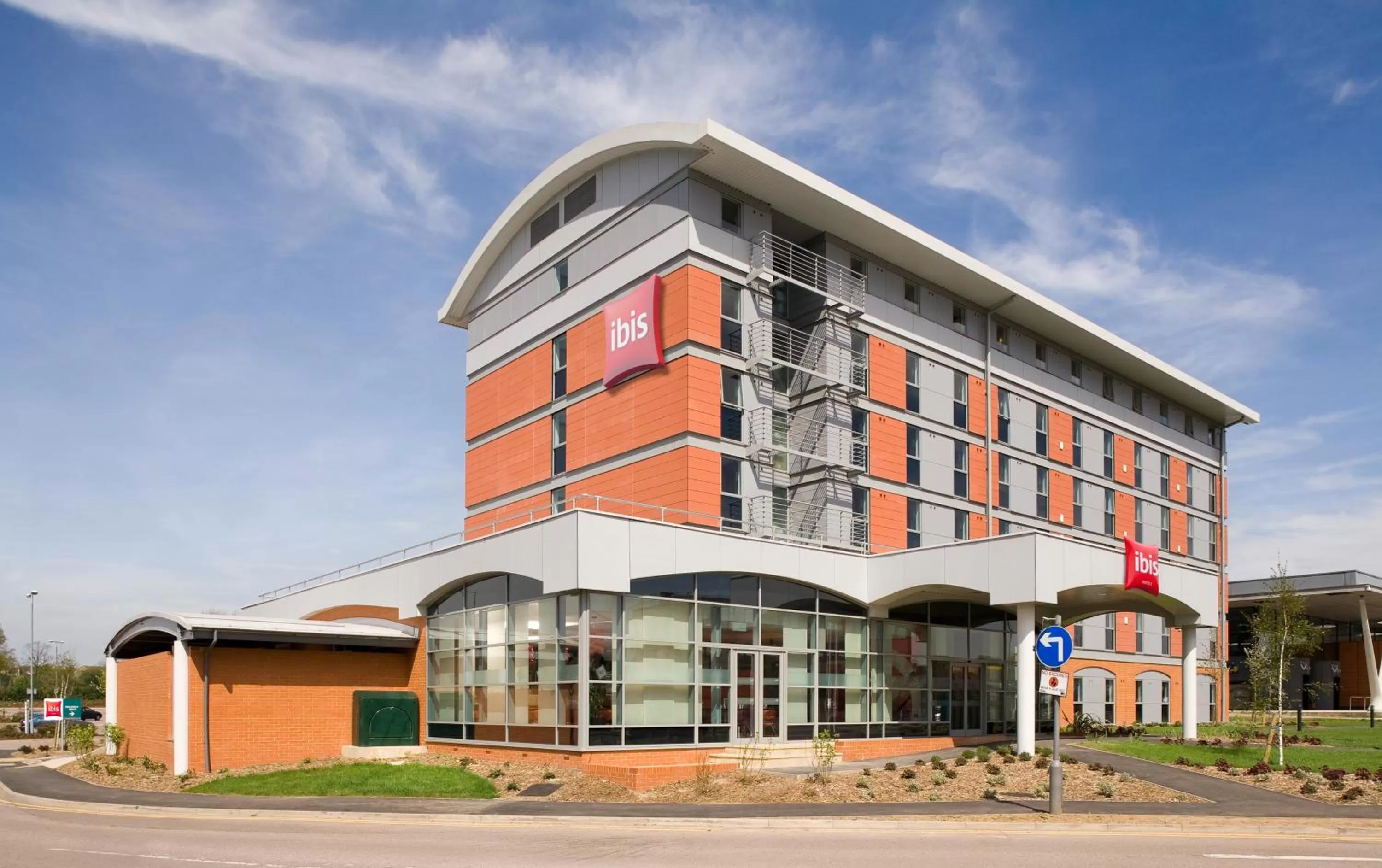 Facade/entrance in ibis London Elstree Borehamwood