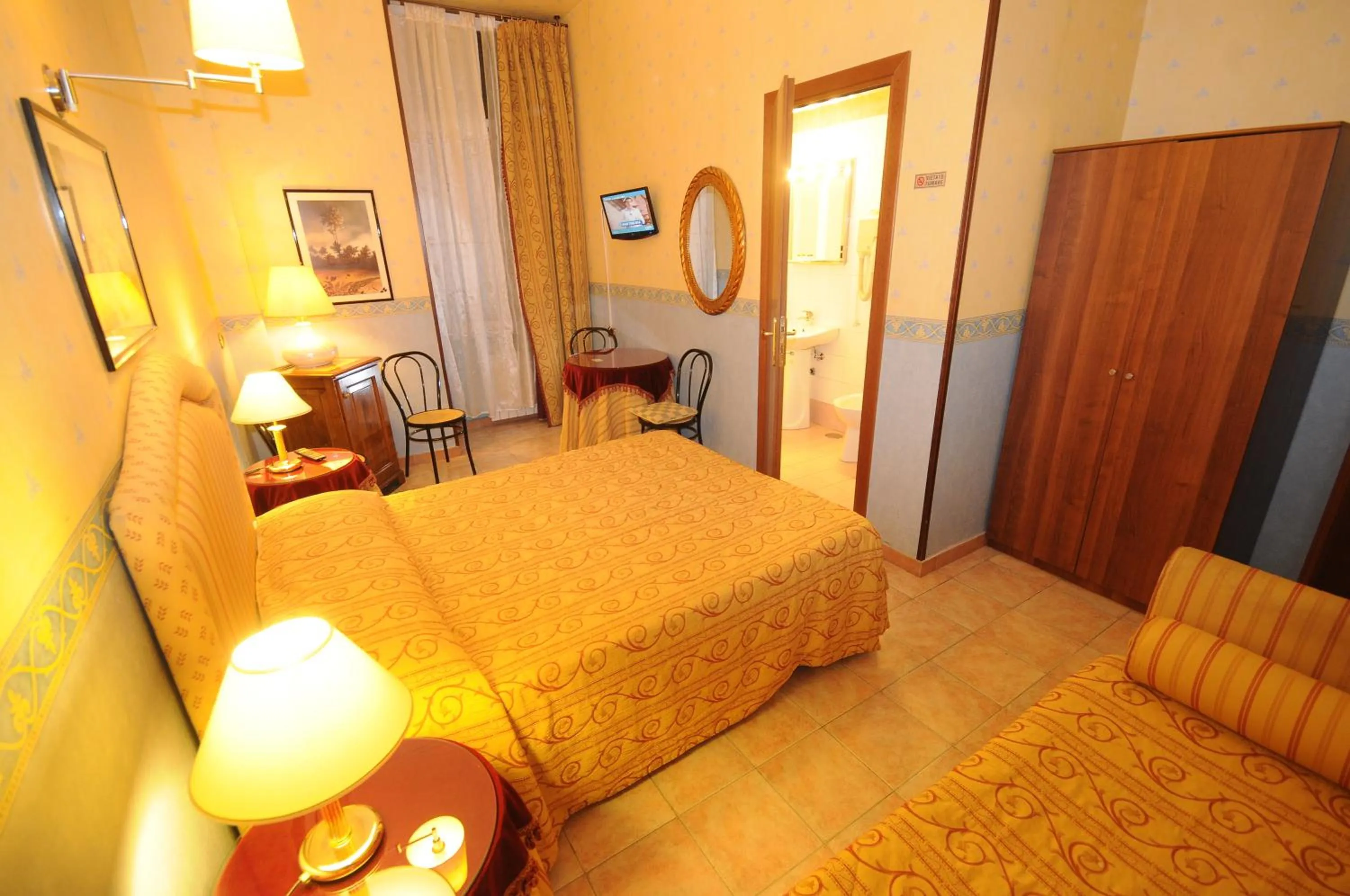 Photo of the whole room, Bed in Hotel Sweet Home