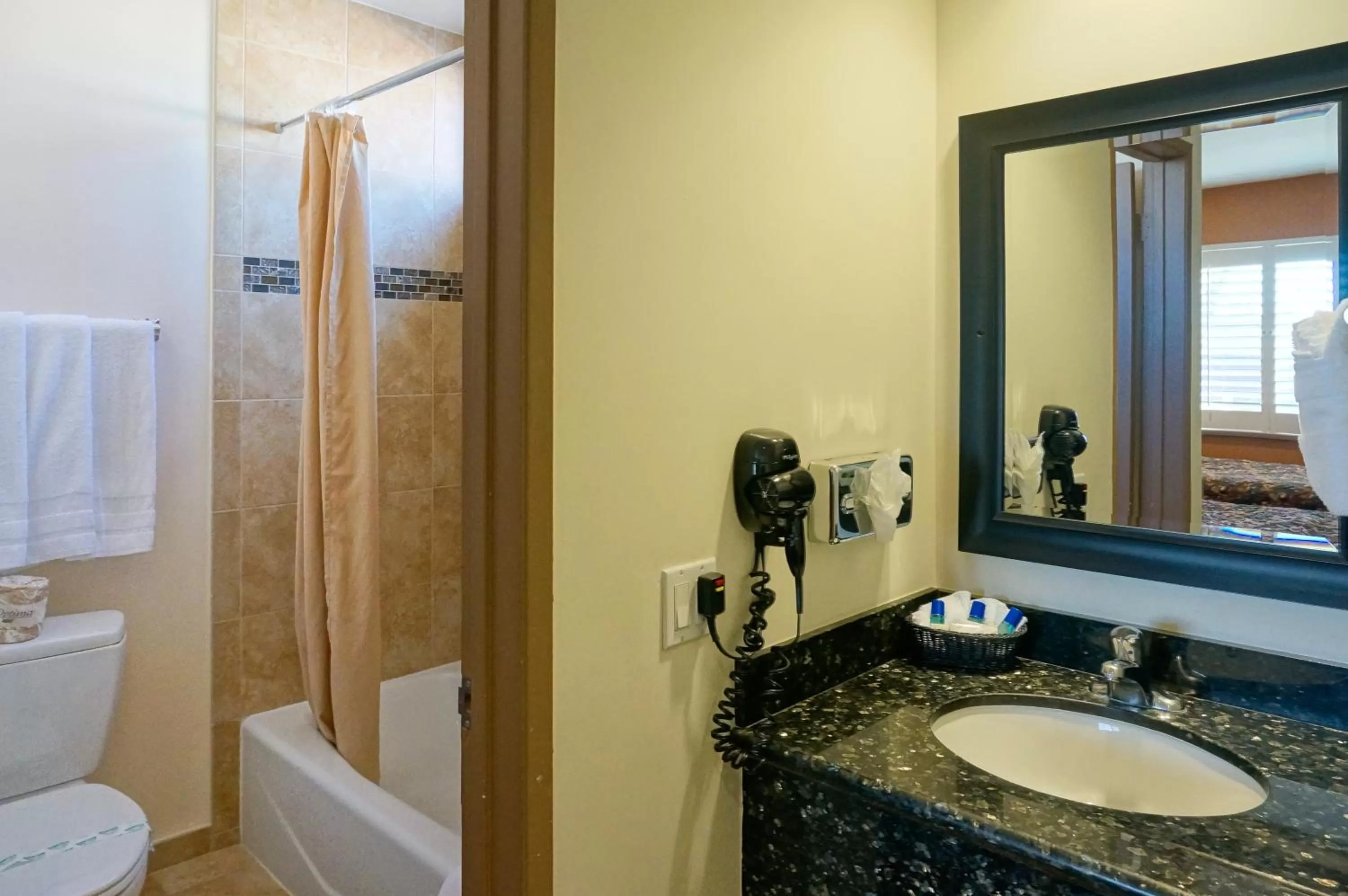 Bathroom in Dunes Inn - Sunset