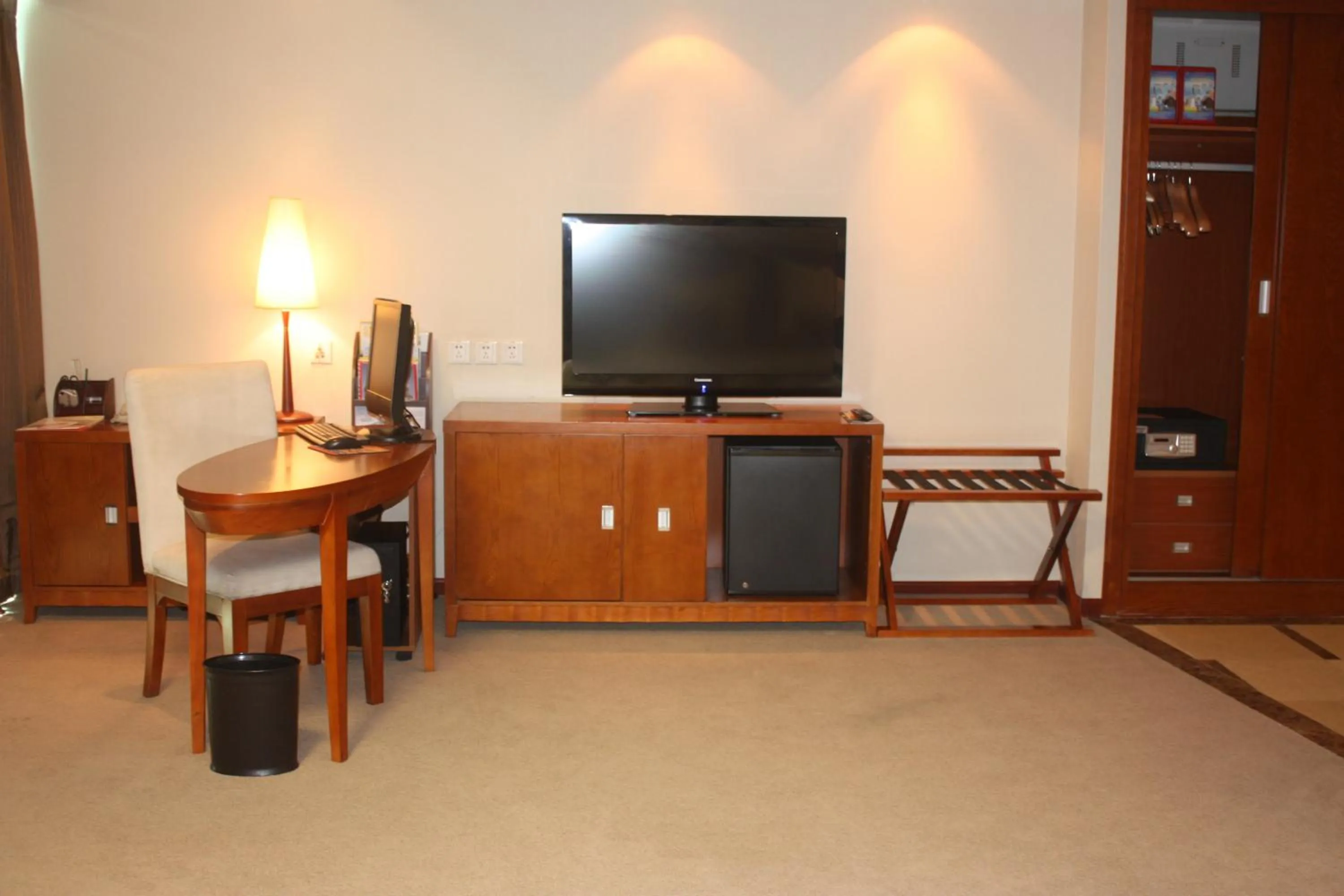 Super House International